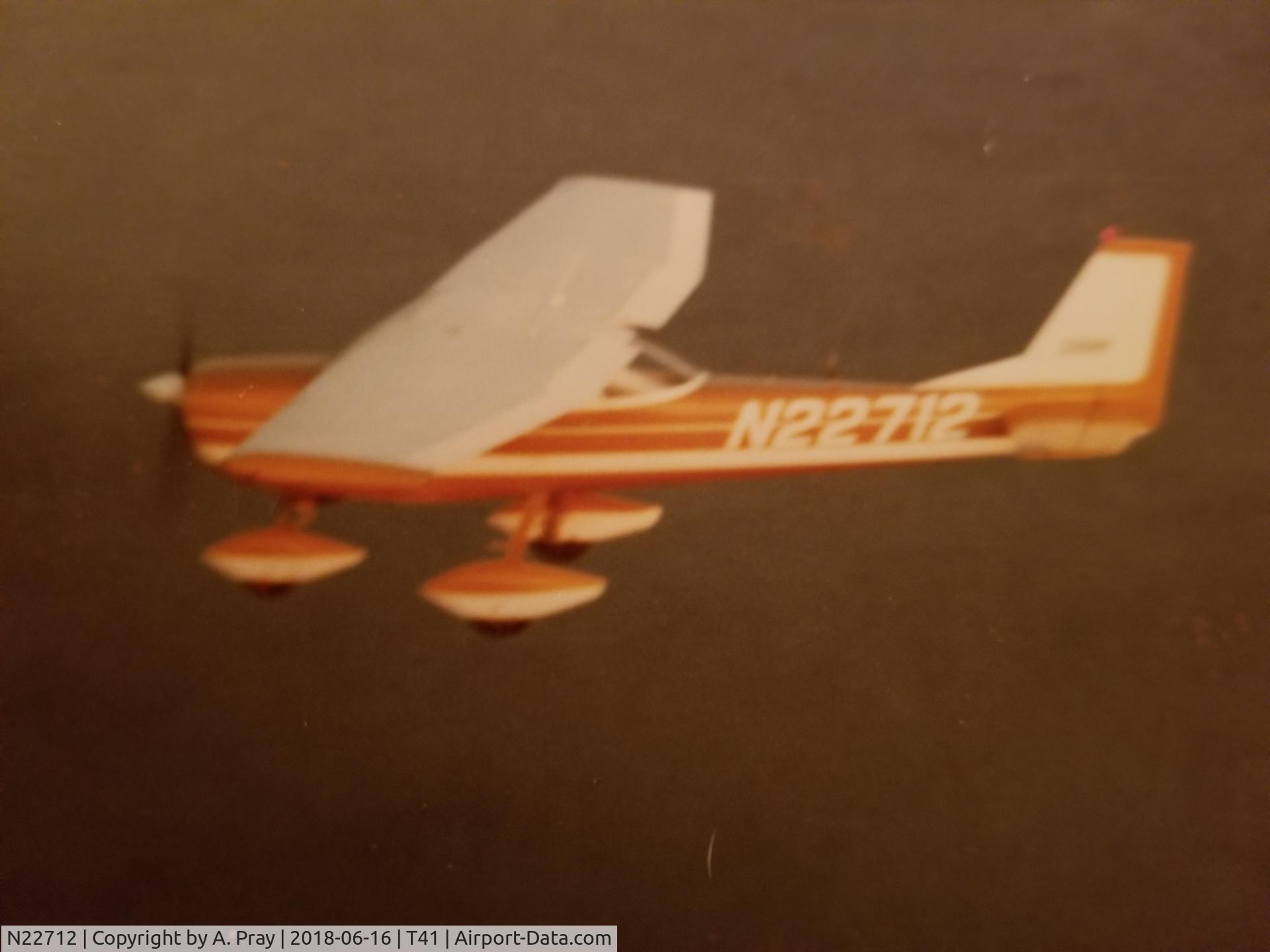 N22712, 1968 Cessna 150H C/N 15068466, In flight over Galveston Bay