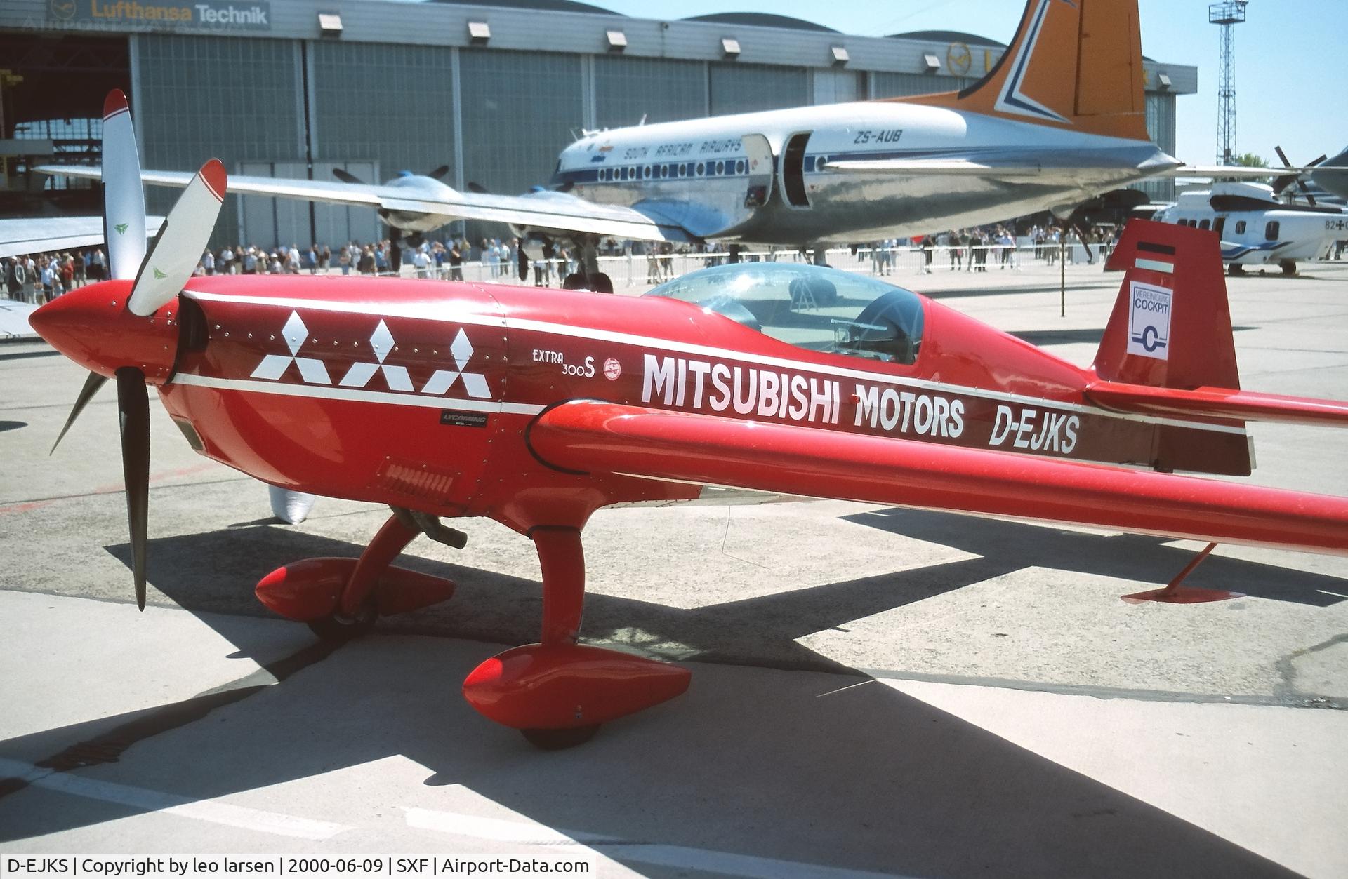 D-EJKS, Extra EA-300S C/N 010, Berlin Air Show 9.6.2000