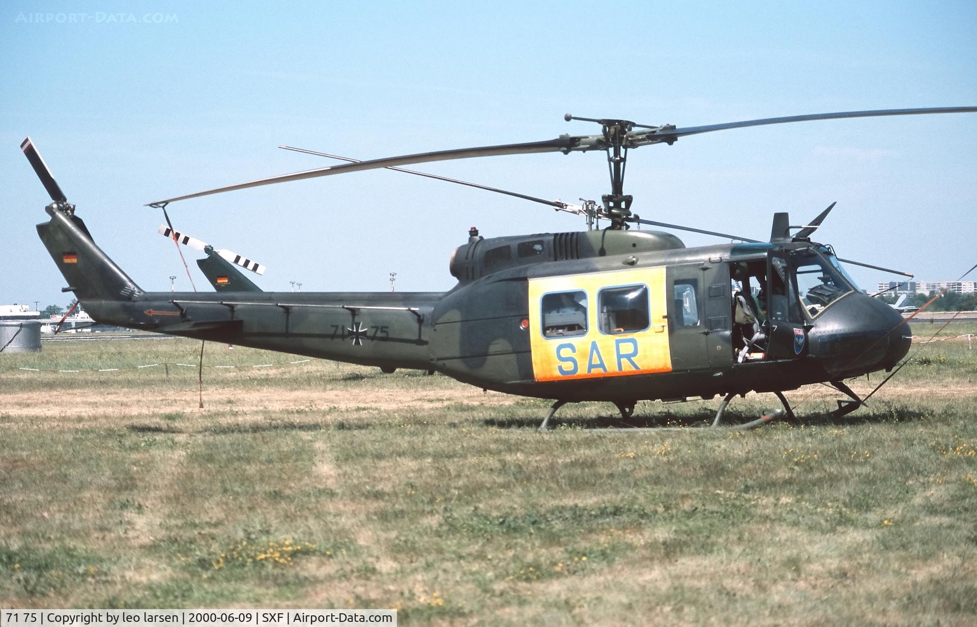 71 75, Bell (Dornier) UH-1D Iroquois C/N 8235, Berlin Air Show 9.6.2000