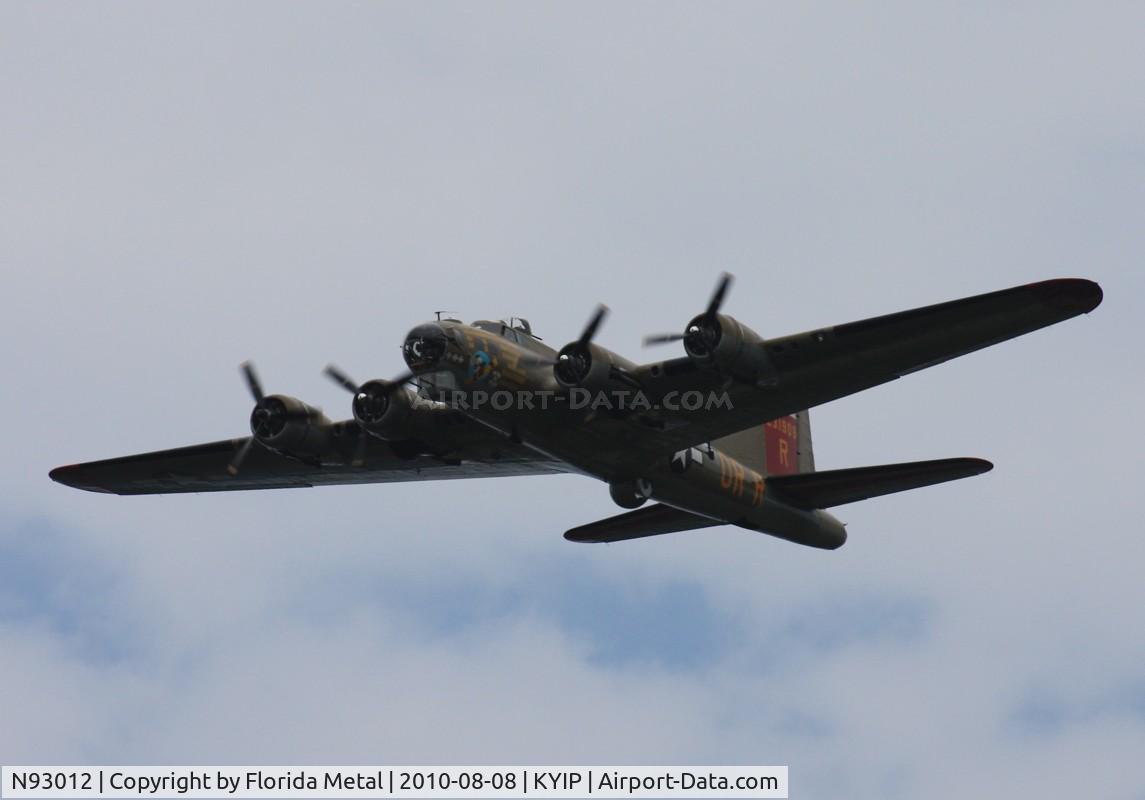 N93012, 1944 Boeing B-17G-30-BO Flying Fortress C/N 32264, TOM YIP 2010
