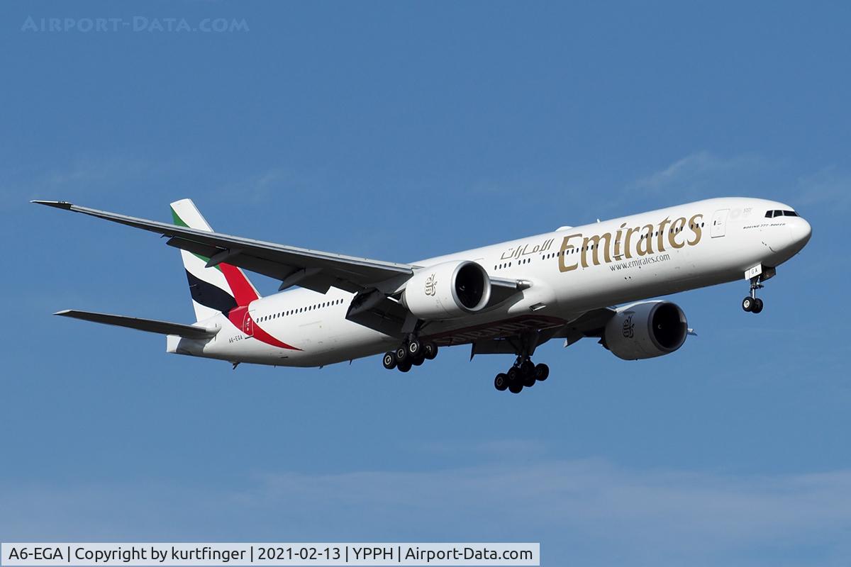 A6-EGA, 2010 Boeing 777-31H/ER C/N 38984, Boeing 777-31H(ER) cn 38984 Ln861. Emirates A6-EGA final runway 21 YPPH 13 February 2021