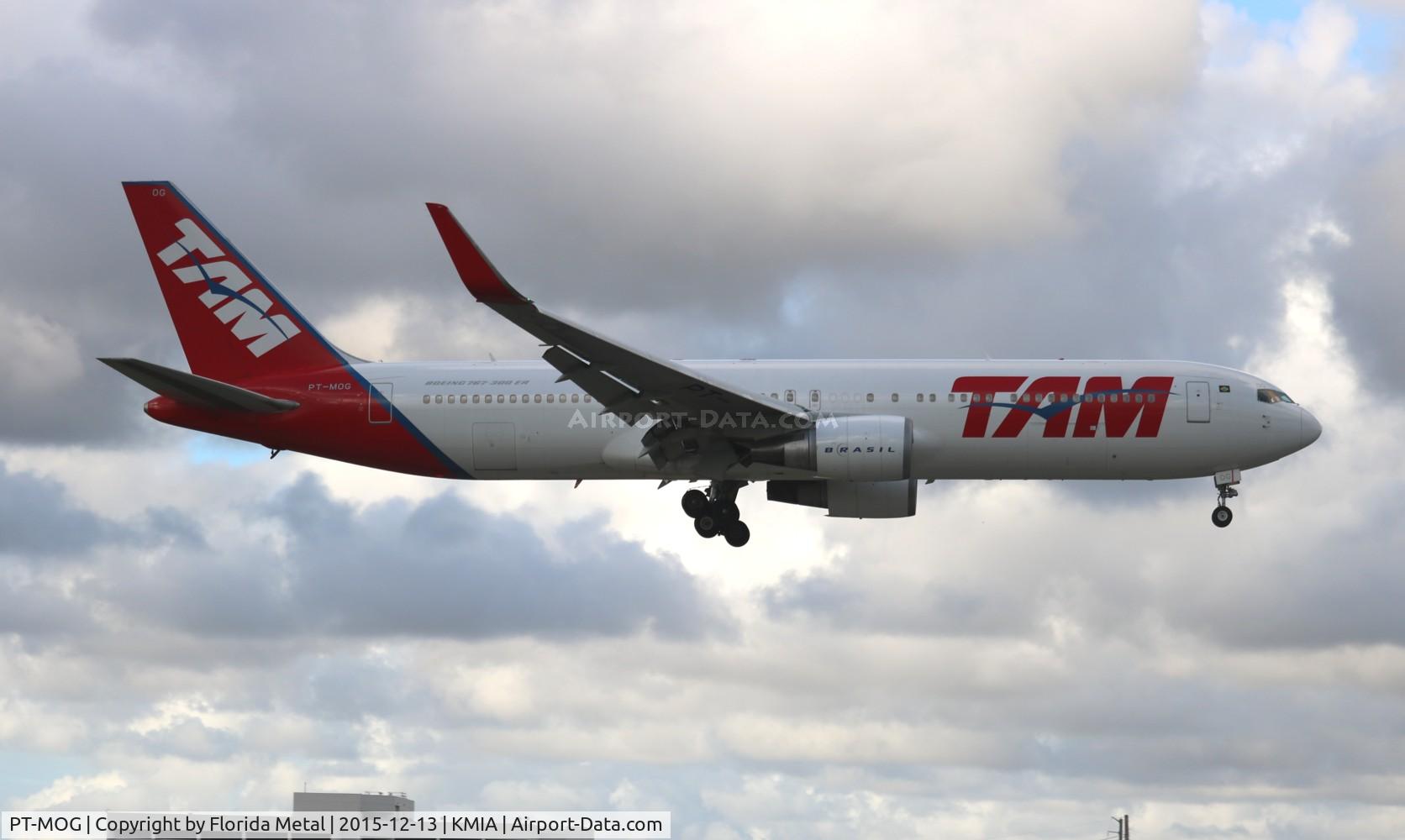 PT-MOG, 1998 Boeing 767-316/ER C/N 29227/698, MIA spotting 2015