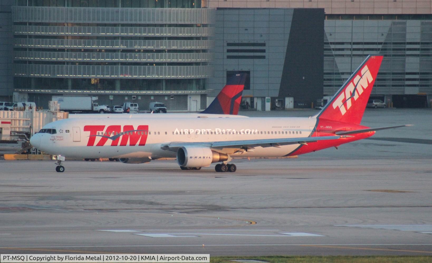 PT-MSQ, 1995 Boeing 767-33A C/N 27468, MIA spotting 2012