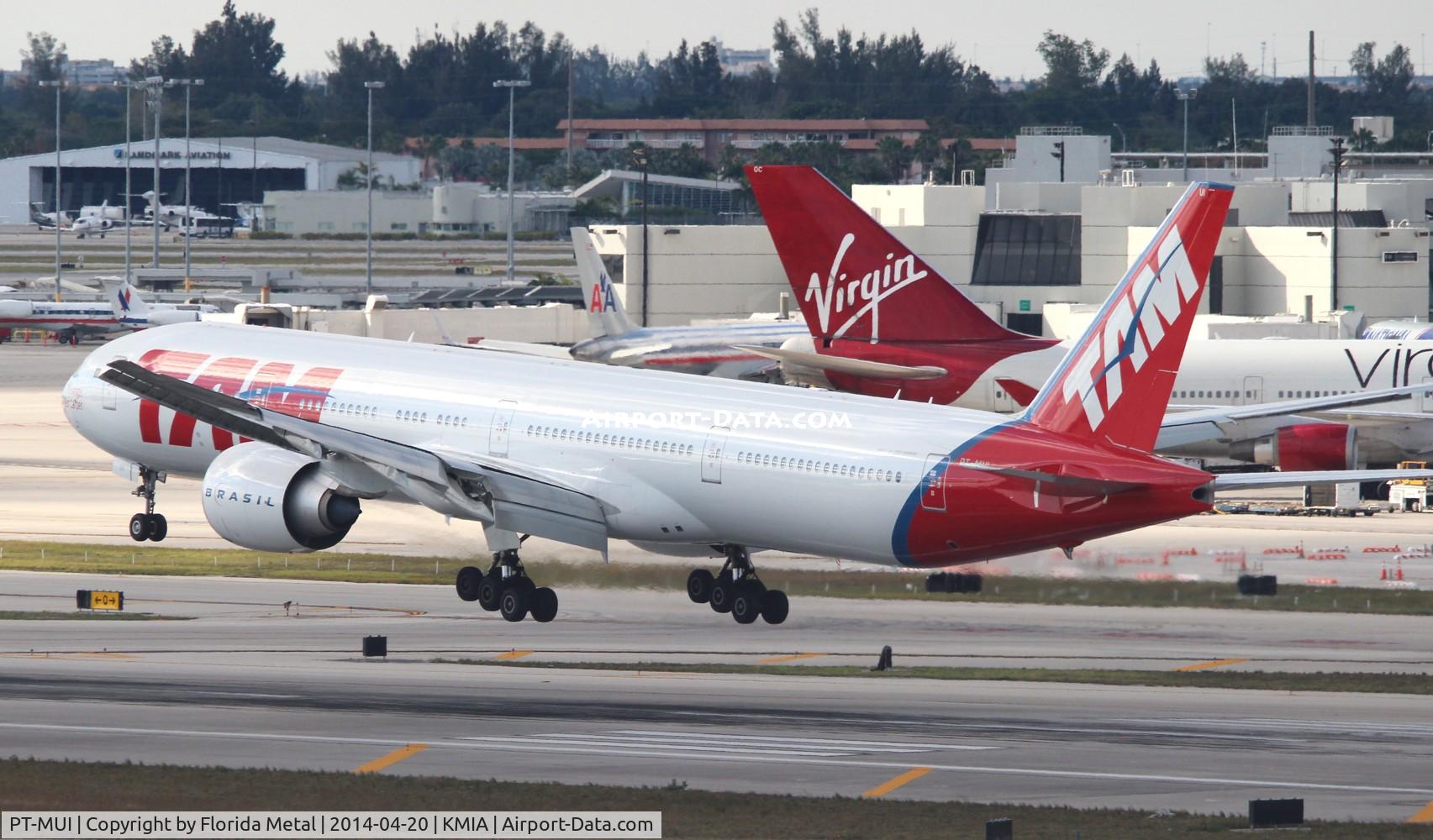 PT-MUI, 2013 Boeing 777-32W/ER C/N 40589, MIA spotting 2014