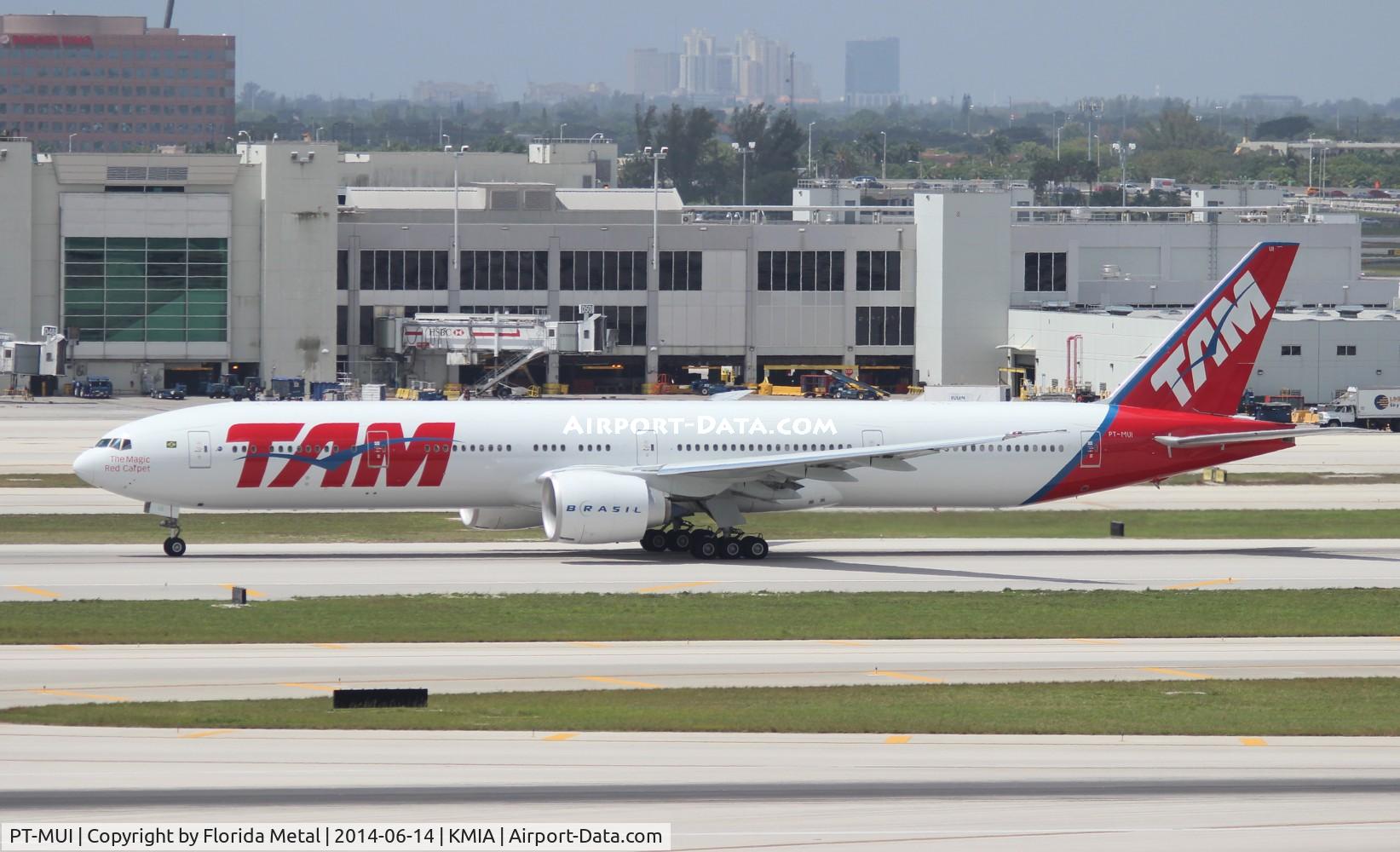 PT-MUI, 2013 Boeing 777-32W/ER C/N 40589, MIA spotting 2014