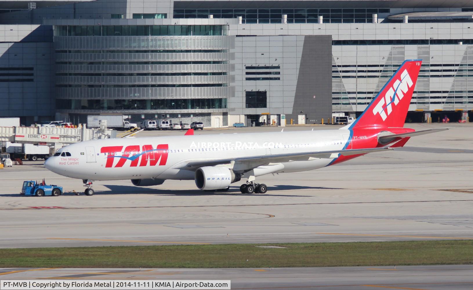 PT-MVB, 1998 Airbus A330-223 C/N 238, MIA spotting 2014