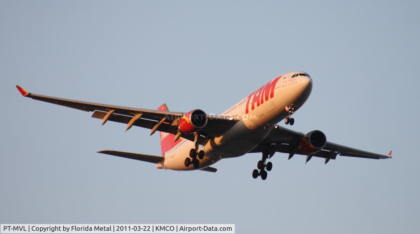 PT-MVL, 2005 Airbus A330-203 C/N 700, MCO spotting 2011