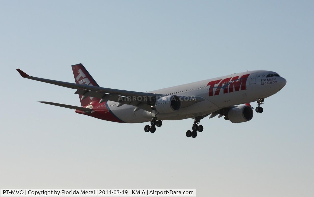 PT-MVO, 2008 Airbus A330-223 C/N 0949, MIA spotting 2011