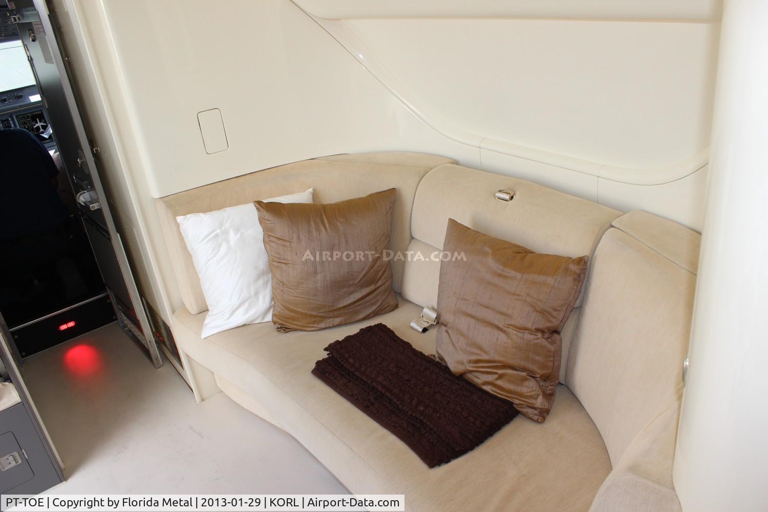 PT-TOE, Embraer ERJ-190-100ECJ Lineage 1000 C/N 19000317, NBAA ORL 2012