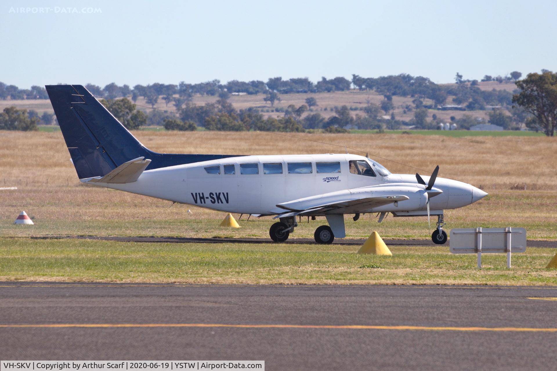 VH-SKV, 1979 Cessna 404 Titan C/N 4040412, Tamworth NSW June 2020
