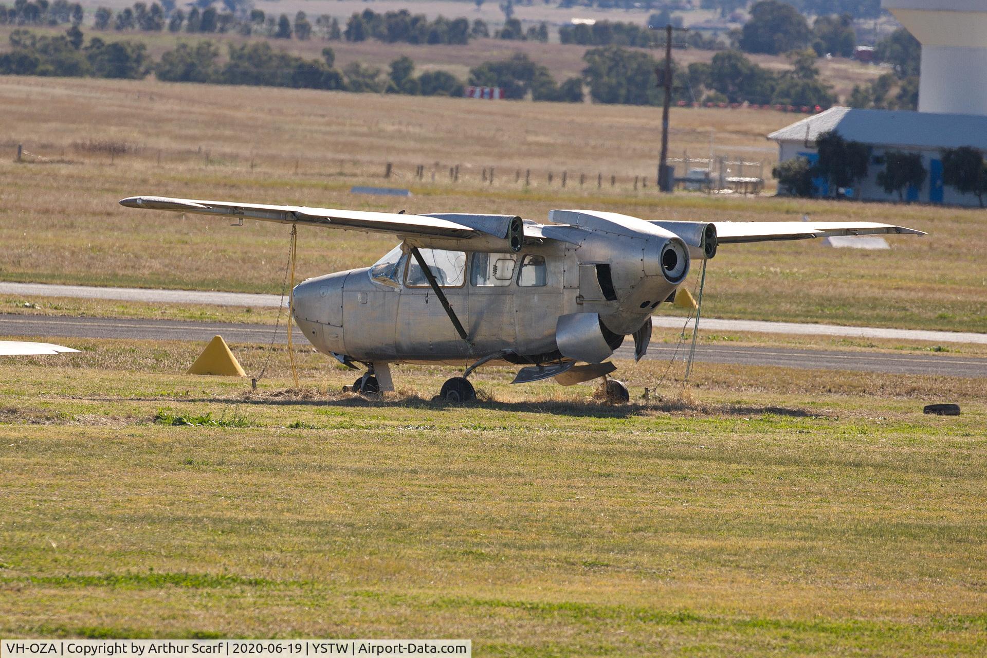 VH-OZA, 1967 Cessna M337B (O-2A) Super Skymaster C/N 337M-0109 (67-21403), Tamworth NSW June 2020
