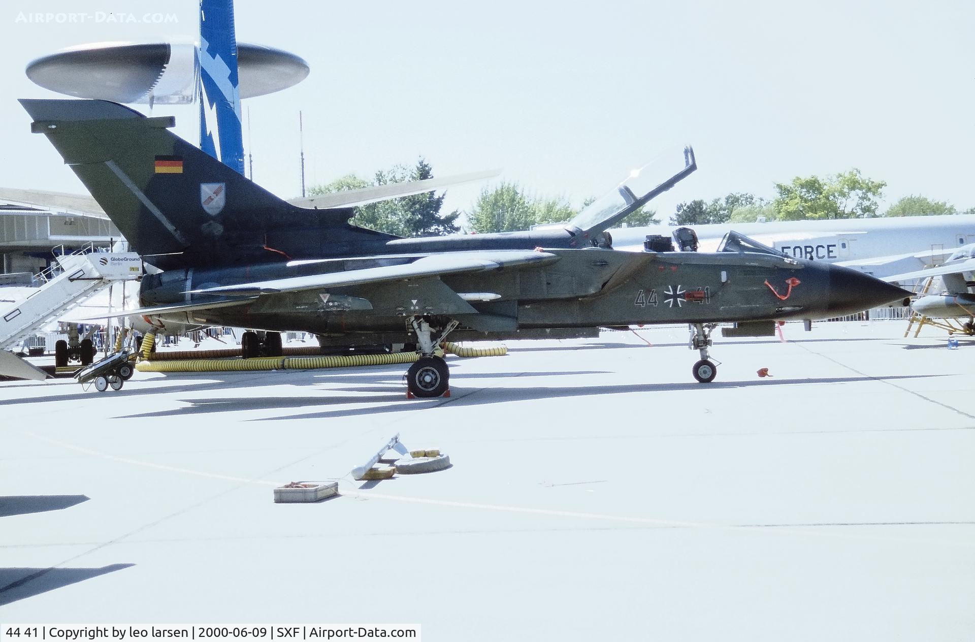 44 41, Panavia Tornado IDS C/N 359/GS098/4141, Berlin Air Show 9.6.2000