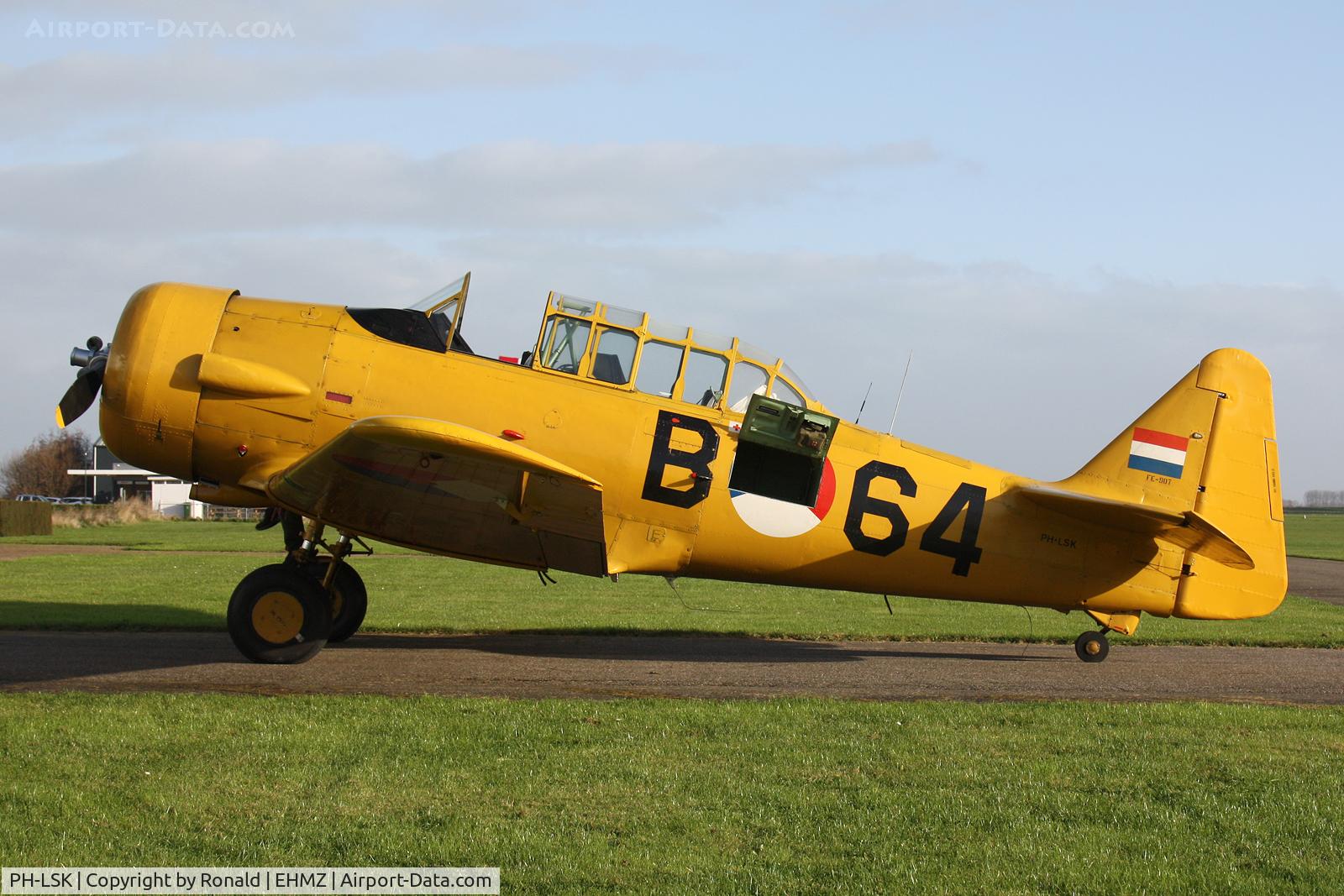 PH-LSK, 1942 Noorduyn AT-16 Harvard IIB C/N 14-641, at ehmz