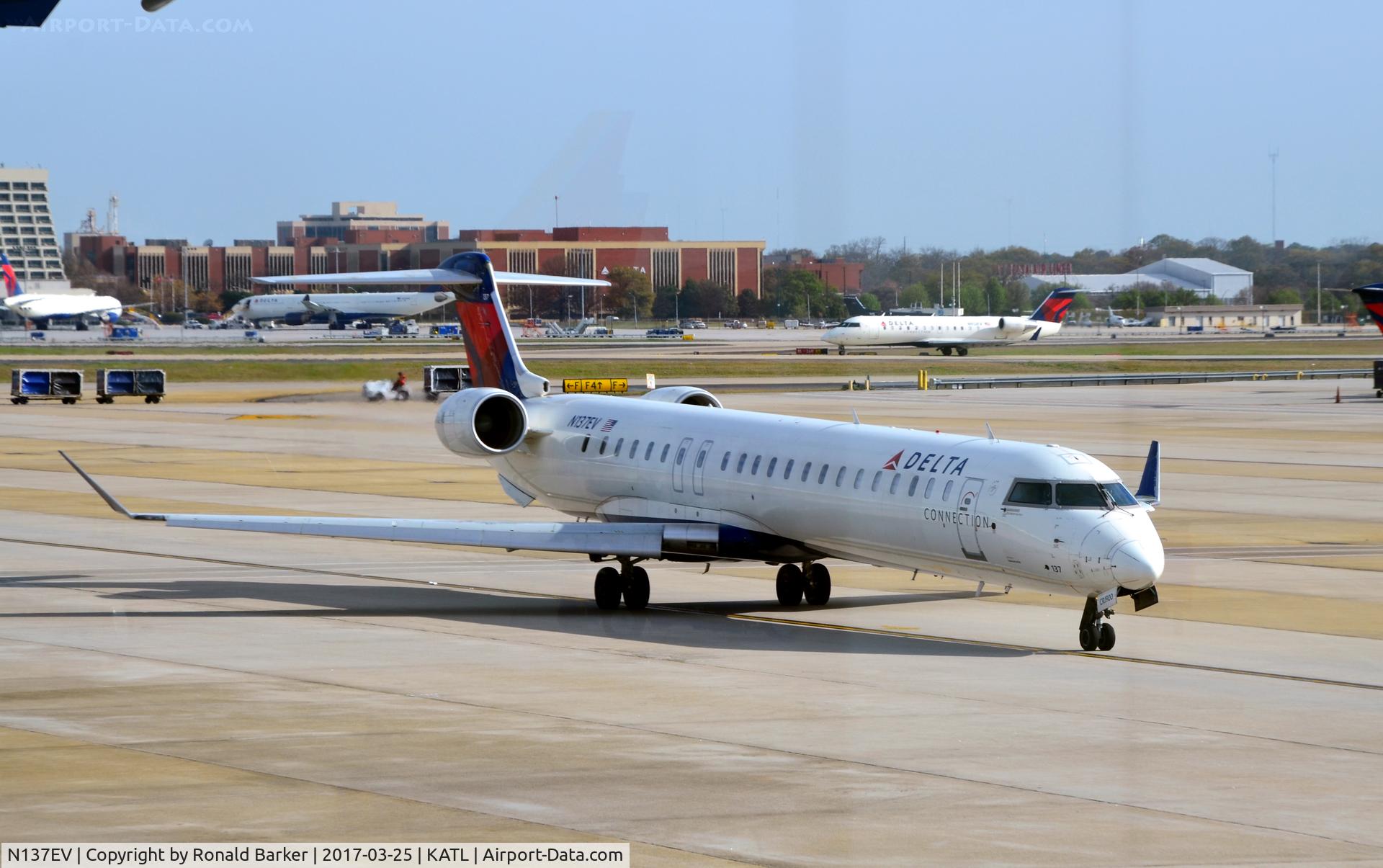 N137EV, 2009 Bombardier CRJ-900ER (CL-600-2D24) C/N 15227, Taxi Atlanta