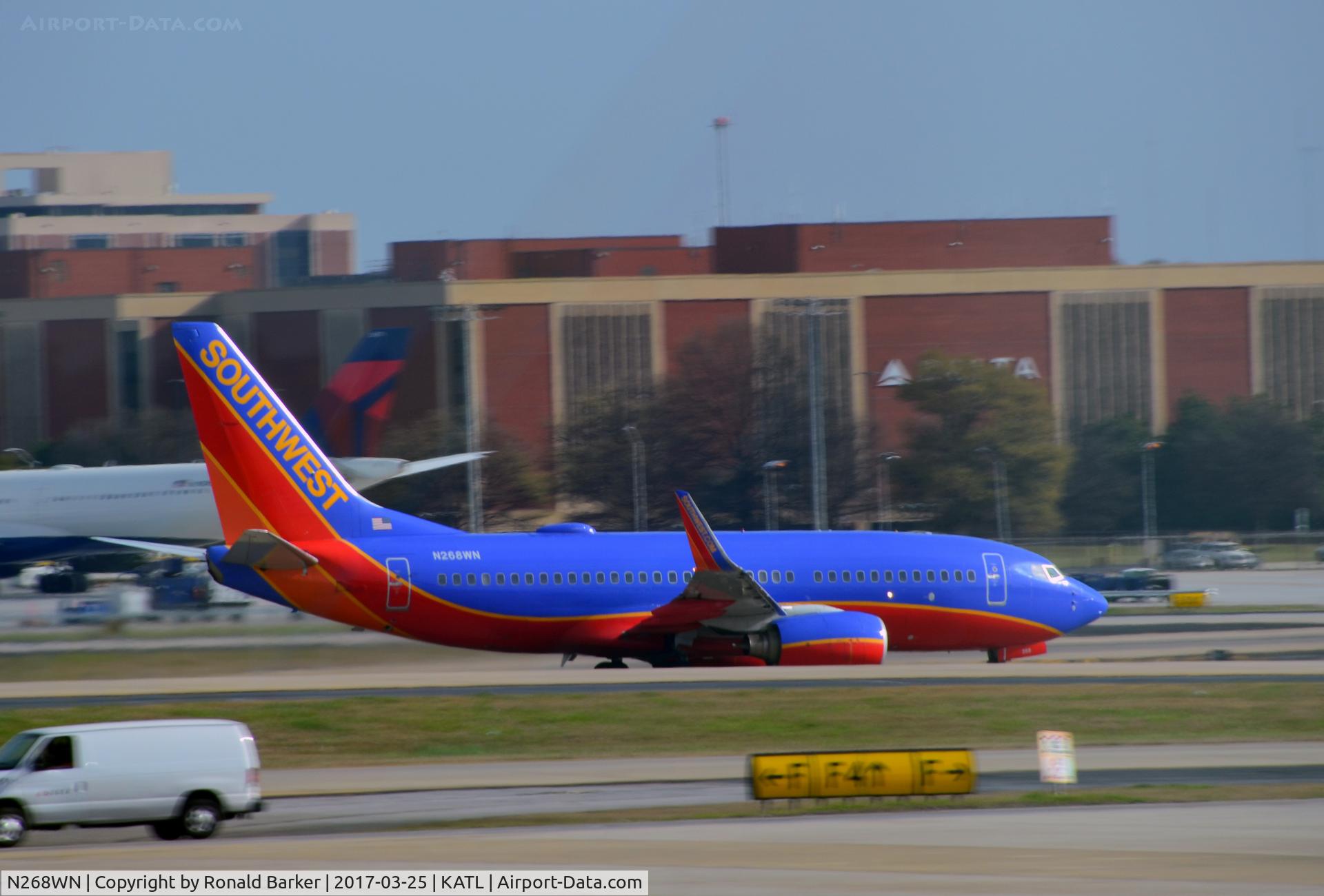 N268WN, 2007 Boeing 737-7H4 C/N 32524, Taxi for takeoff Atlanta