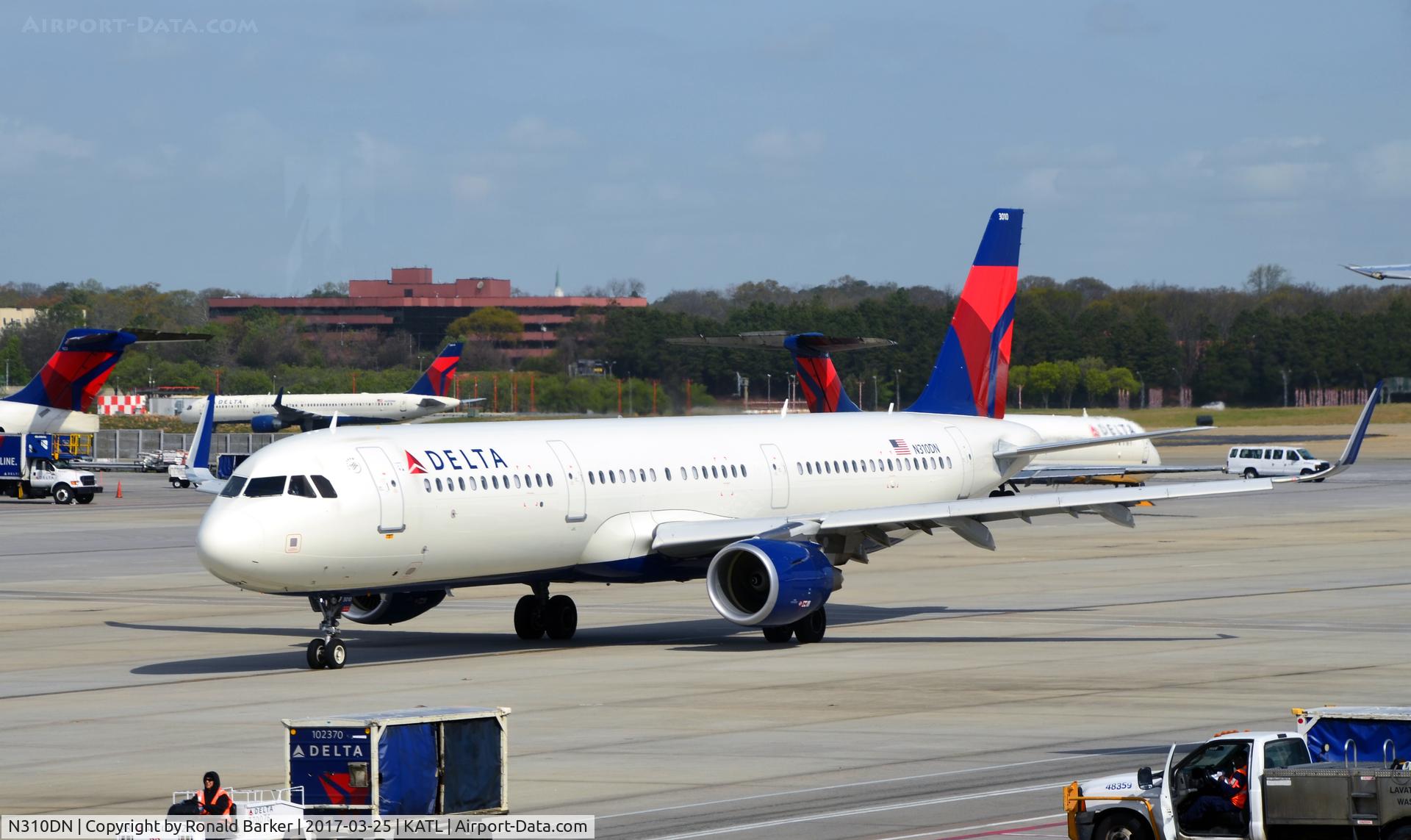 N310DN, 2016 Airbus A321-211 C/N 7293, Taxi Atlanta