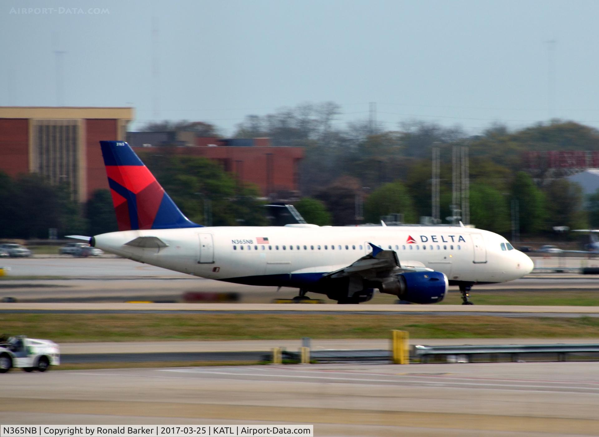 N365NB, 2003 Airbus A319-114 C/N 2013, Taxi Atlanta