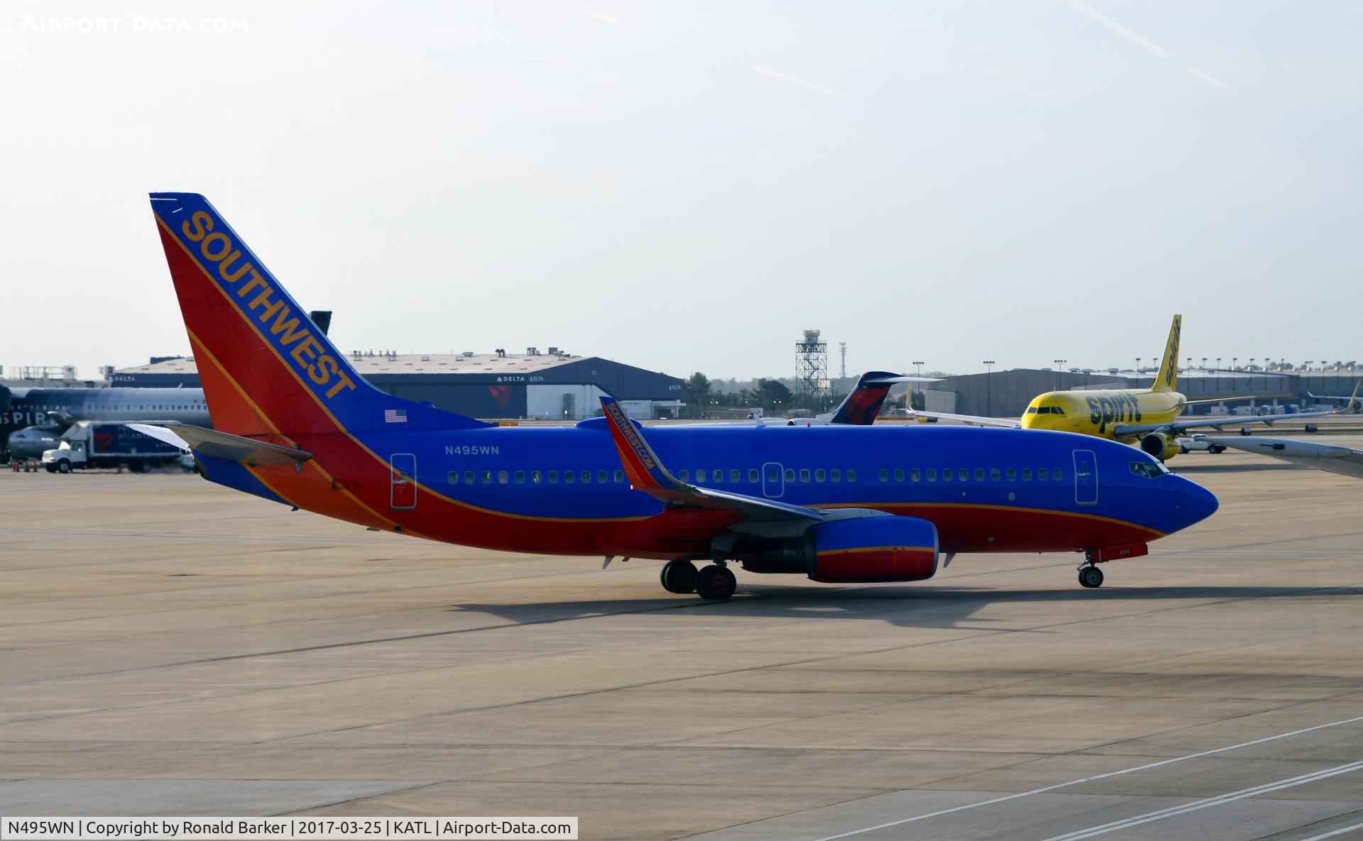 N495WN, 2004 Boeing 737-7H4 C/N 33869, Taxi Atlanta