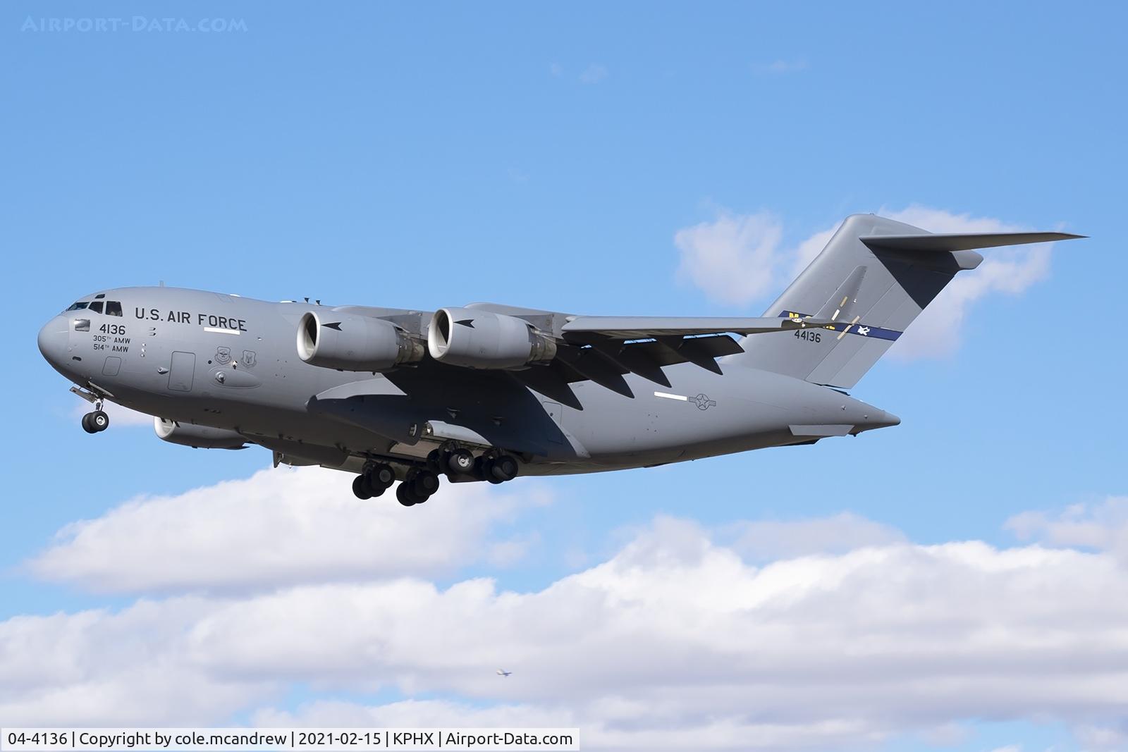 04-4136, 2004 Boeing C-17A Globemaster III C/N P-136, Reach 692