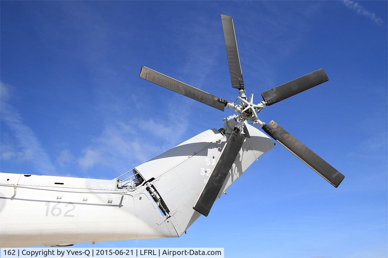 162, Aérospatiale SA-321G Super Frelon C/N 162, Aerospatiale SA-321G Super Frelon, tail rotor close up view,  Lanvéoc-Poulmic (LFRL) Open day 2015