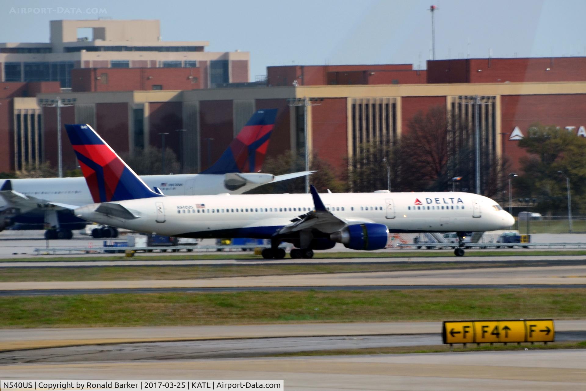 N540US, 1996 Boeing 757-251 C/N 26487, Landing Atlanta