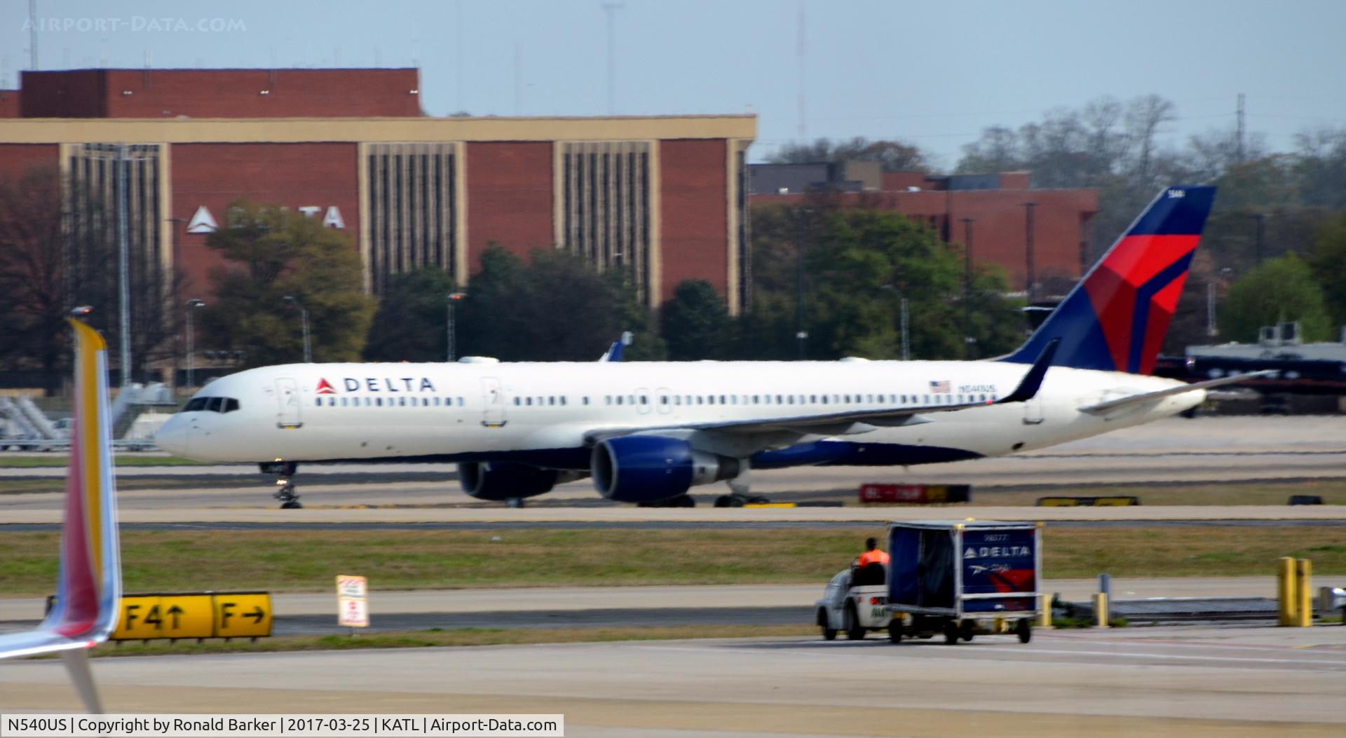 N540US, 1996 Boeing 757-251 C/N 26487, Taxi to gate Atlanta