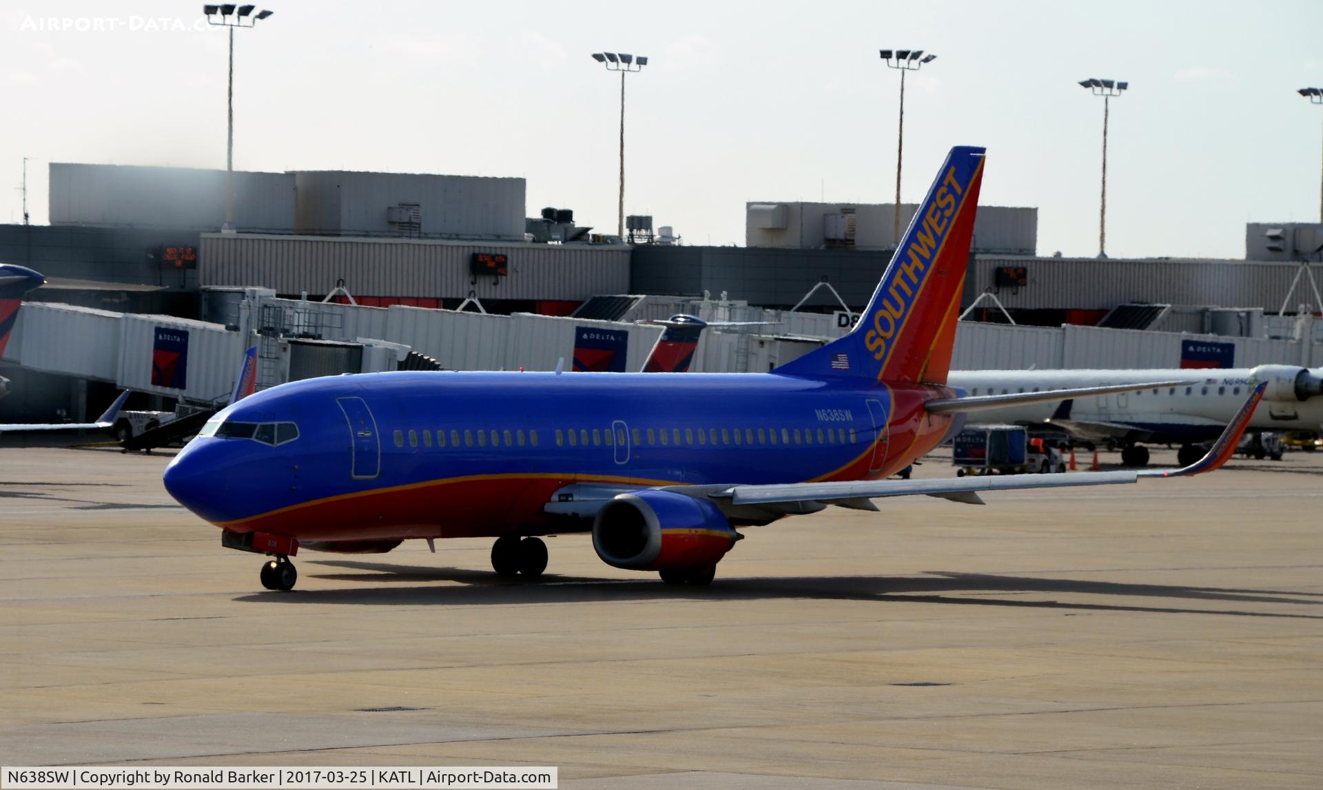 N638SW, 1996 Boeing 737-3H4 C/N 27711, Taxi Atlanta