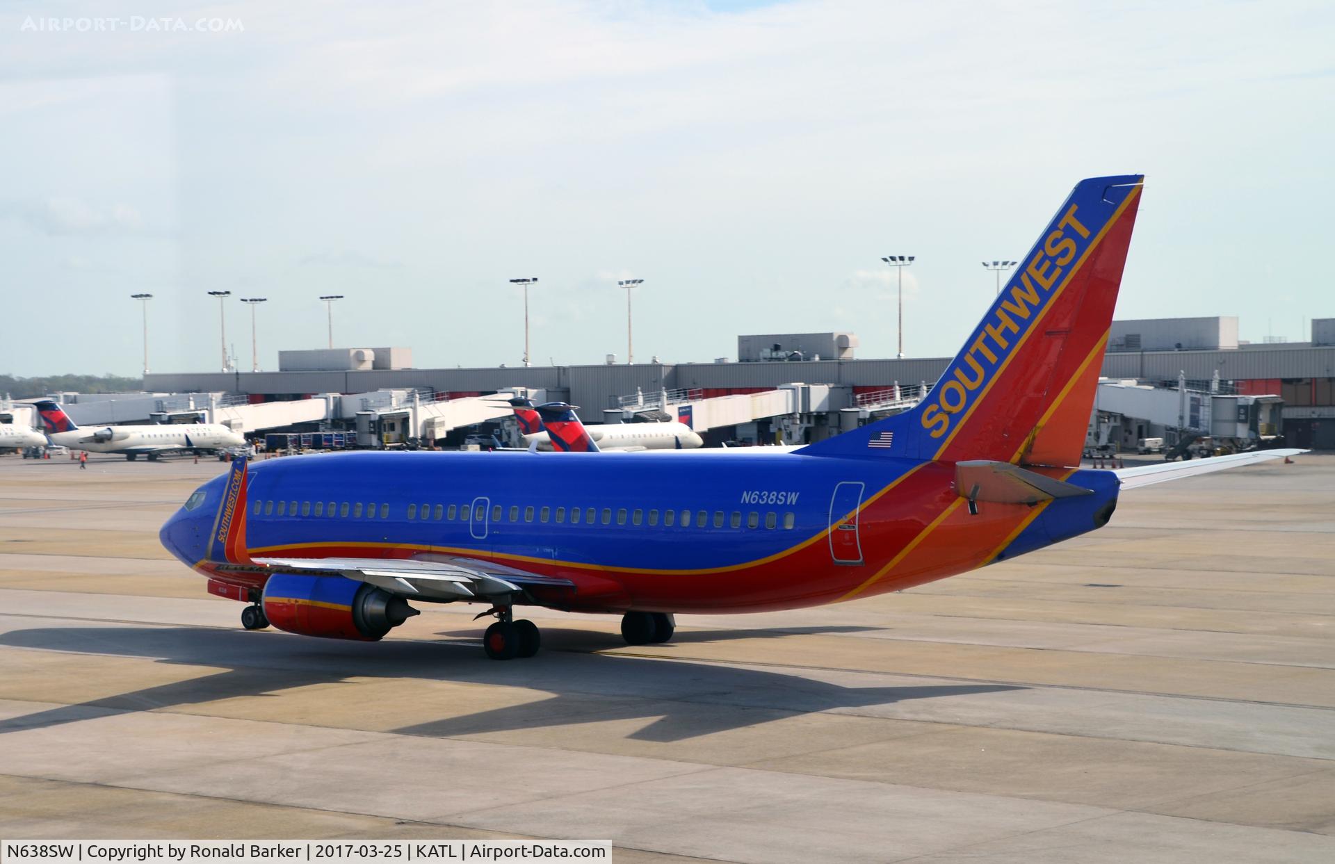 N638SW, 1996 Boeing 737-3H4 C/N 27711, Taxi for takeoff Atlanta