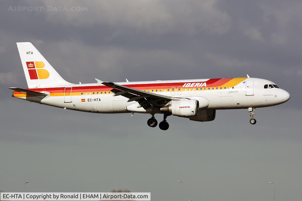 EC-HTA, 2001 Airbus A320-214 C/N 1516, at spl