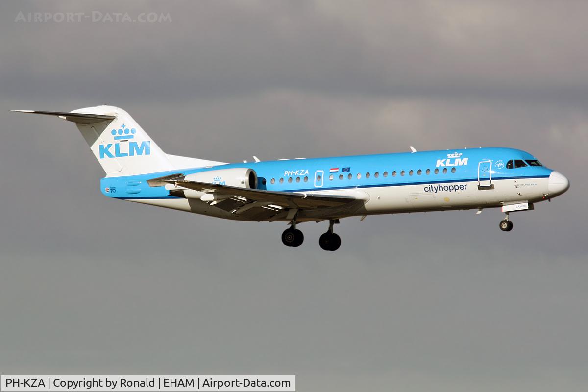PH-KZA, 1996 Fokker 70 (F-28-070) C/N 11567, at spl
