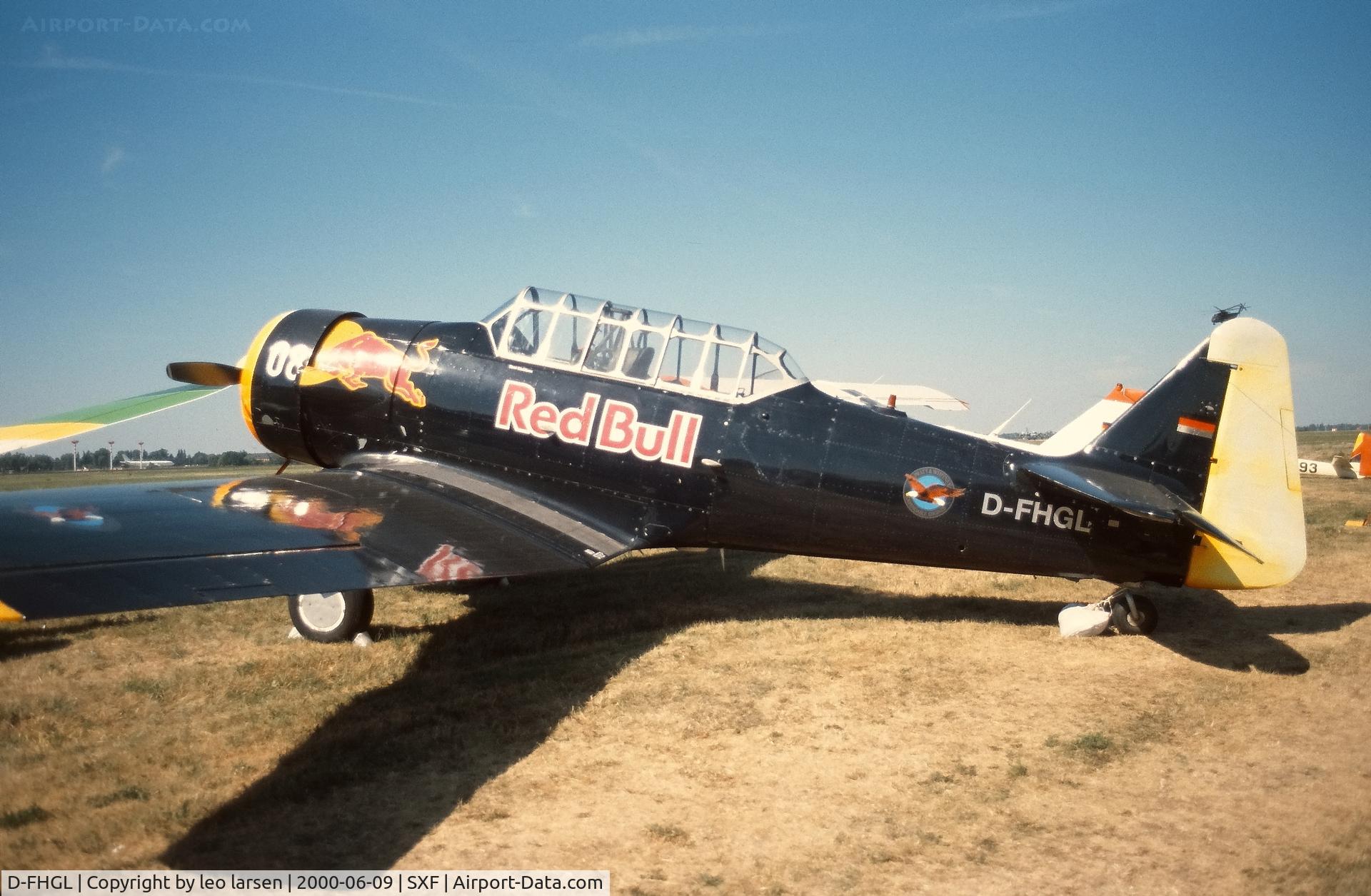 D-FHGL, 1953 North American SNJ-5 Texan Texan C/N 88-14713, Berlin ILA 9.6.2000