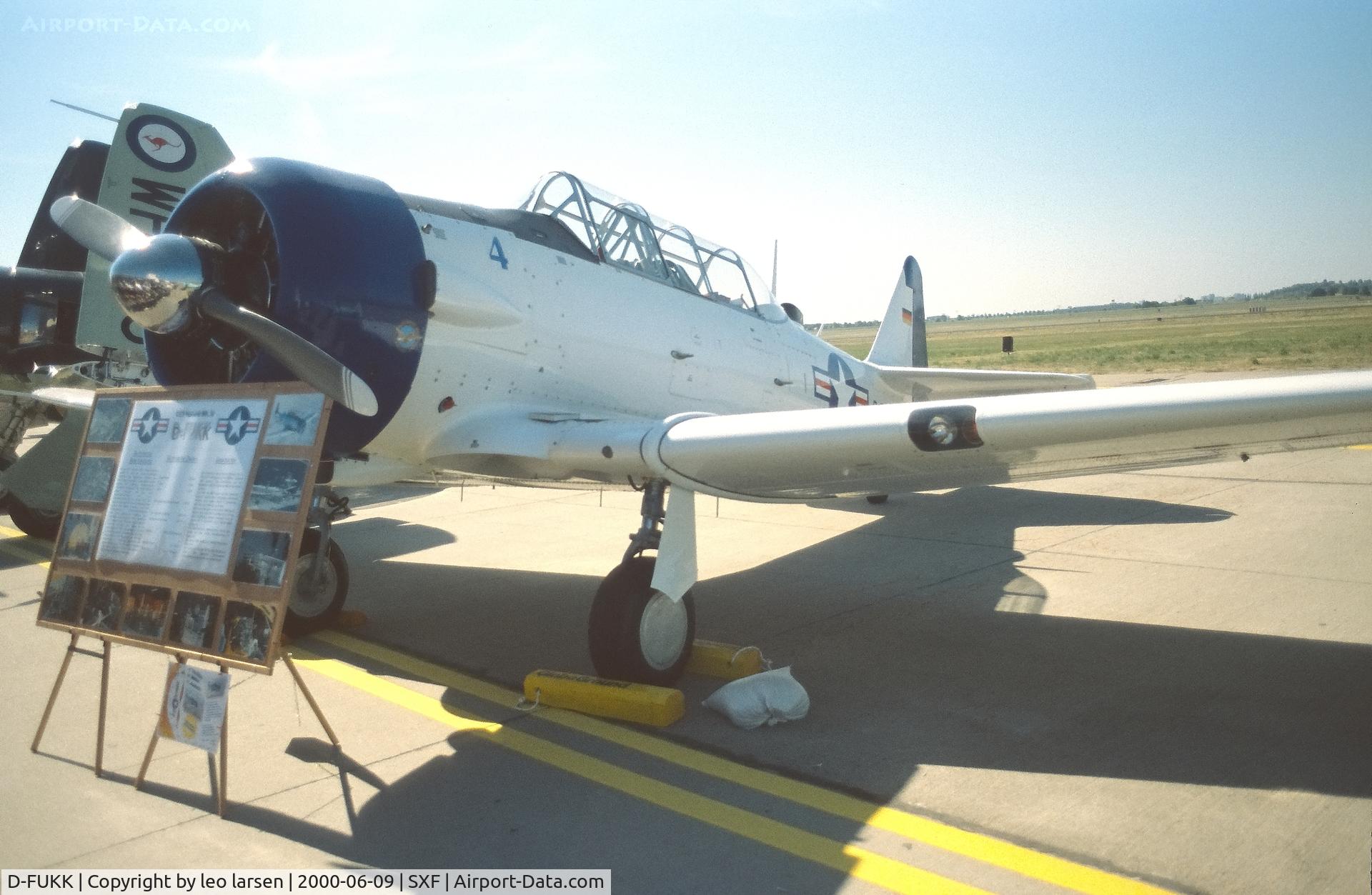 D-FUKK, Canadian Car & Foundry T-6 Harvard Mk4 C/N CCF4-046, Berlin ILA 9.6.2000