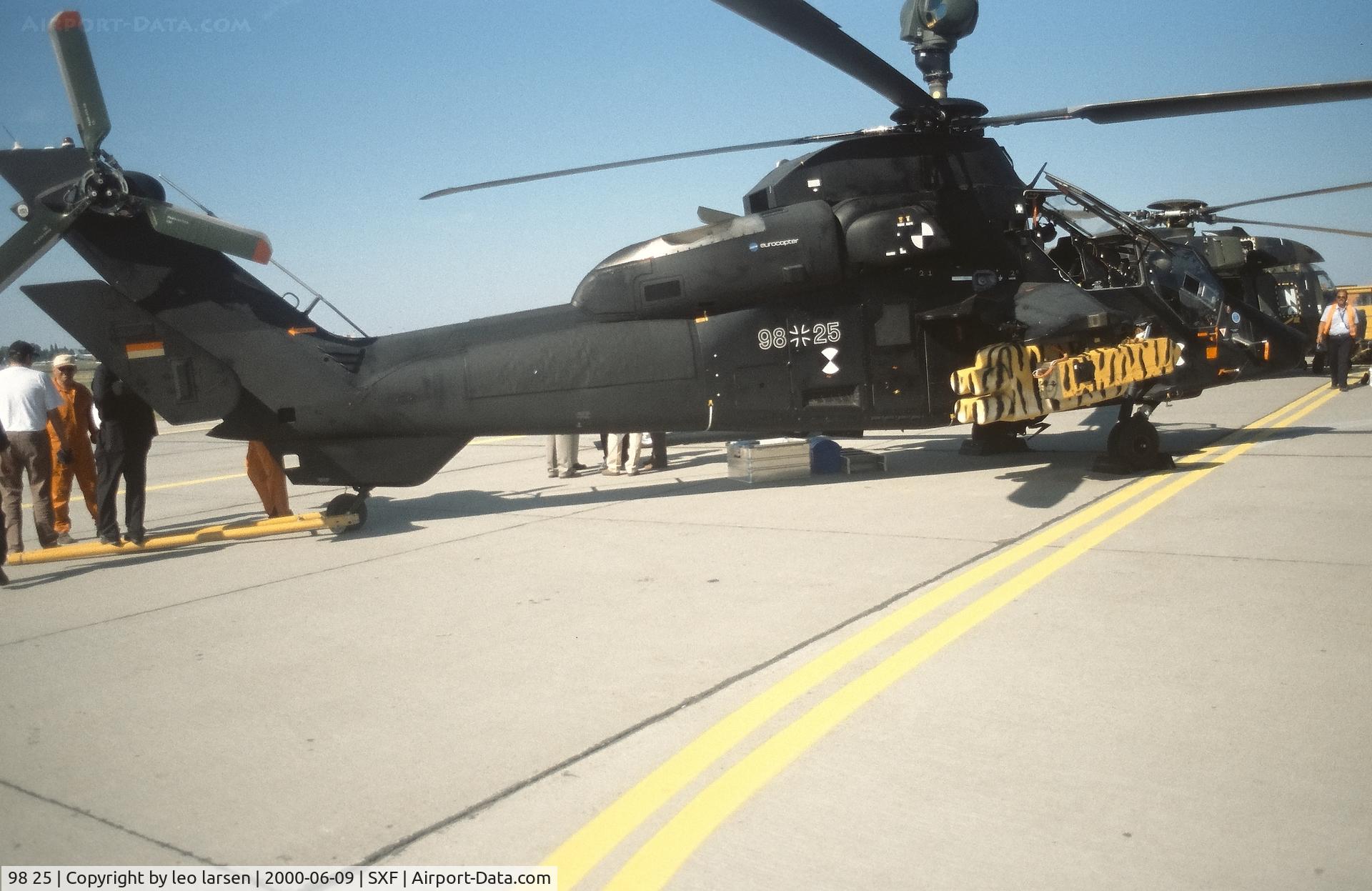 98 25, 1997 Eurocopter EC-665 Tiger UHT C/N PT-005, Berlin ILA 9.6.2000