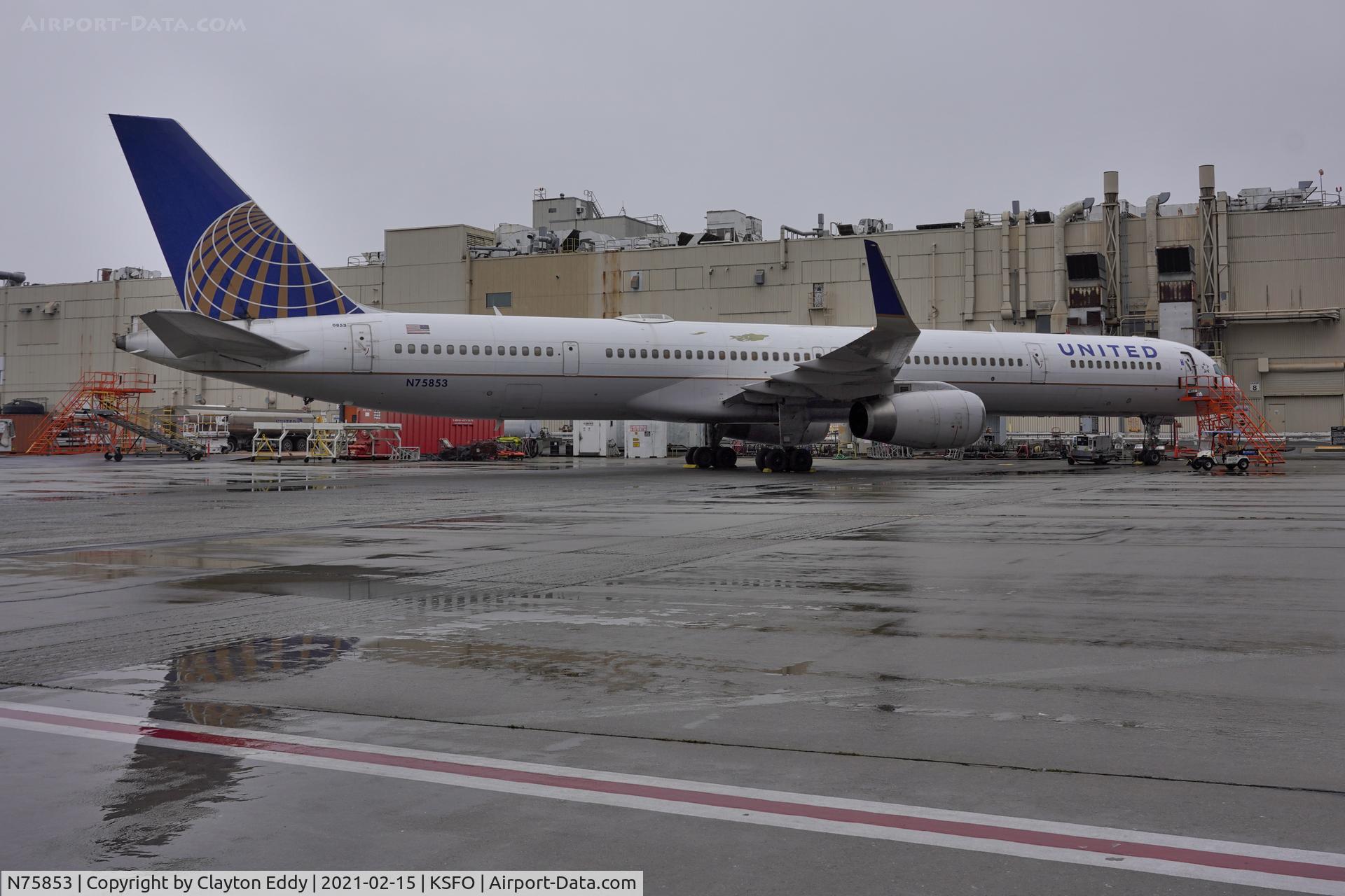 N75853, 2002 Boeing 757-324 C/N 32812, SFO 2021.