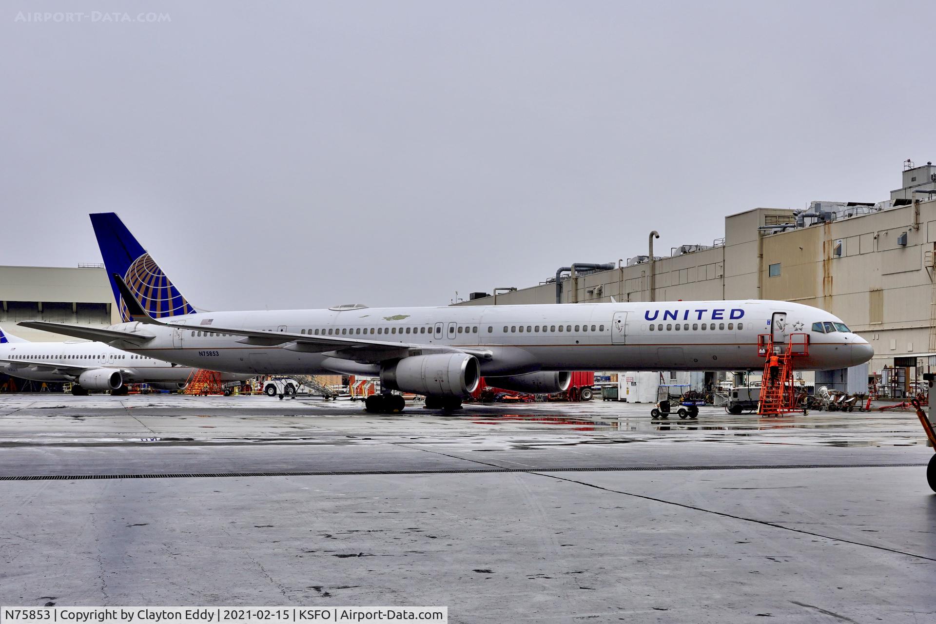 N75853, 2002 Boeing 757-324 C/N 32812, SFO 2021.