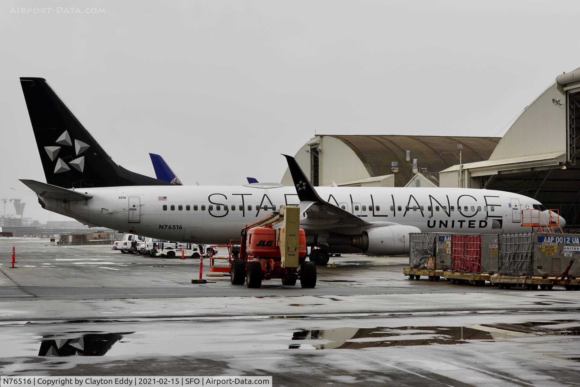 N76516, 2008 Boeing 737-824 C/N 37096, SFO 2021.