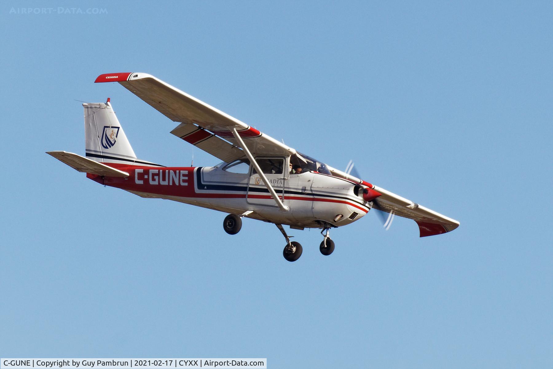 C-GUNE, 1968 Cessna 172I C/N 17256885, Landing on 19