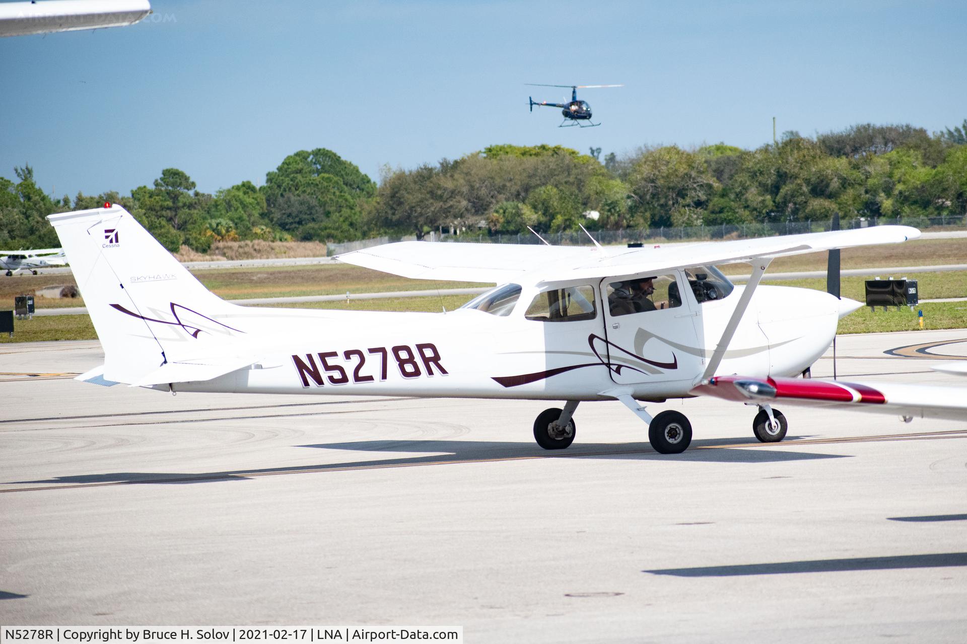 N5278R, 1974 Cessna 172M C/N 17263492, taxiing at LNA