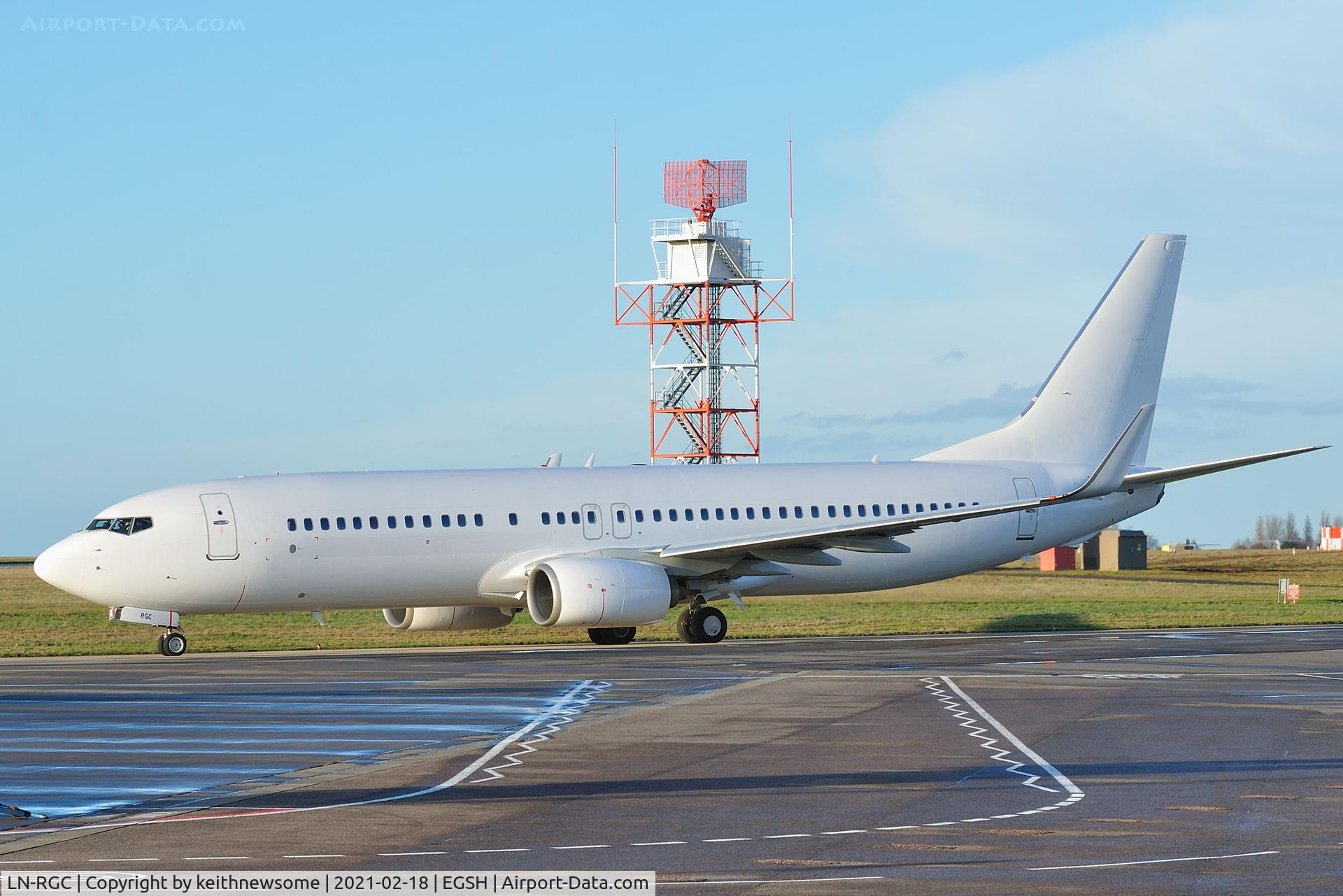 LN-RGC, 2012 Boeing 737-86N C/N 41257, Leaving Norwich following maintenance.