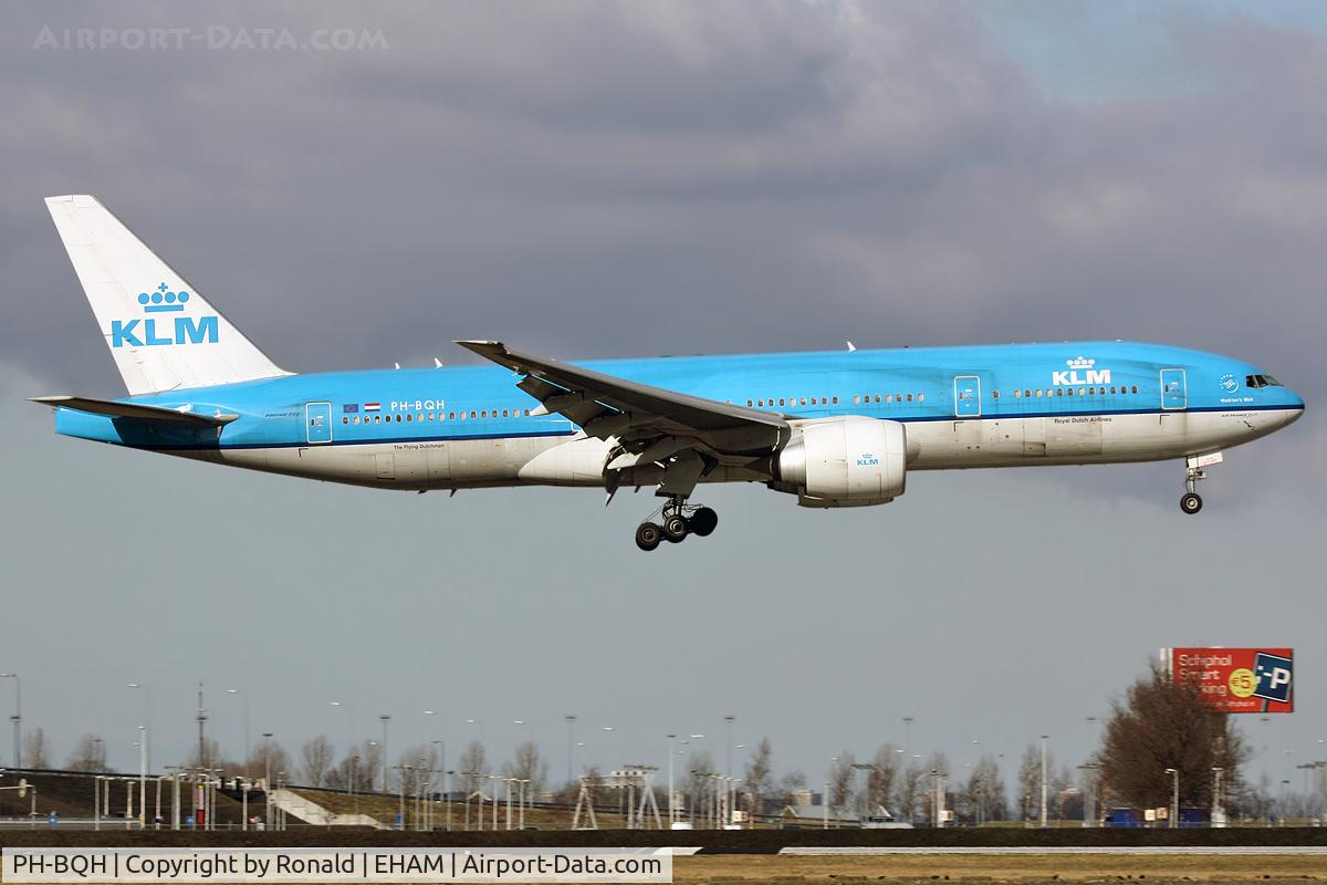 PH-BQH, 2004 Boeing 777-206/ER C/N 32705, at spl