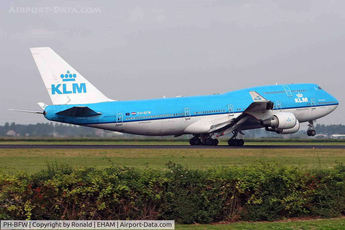 PH-BFW, 2000 Boeing 747-406BC C/N 30454, at spl