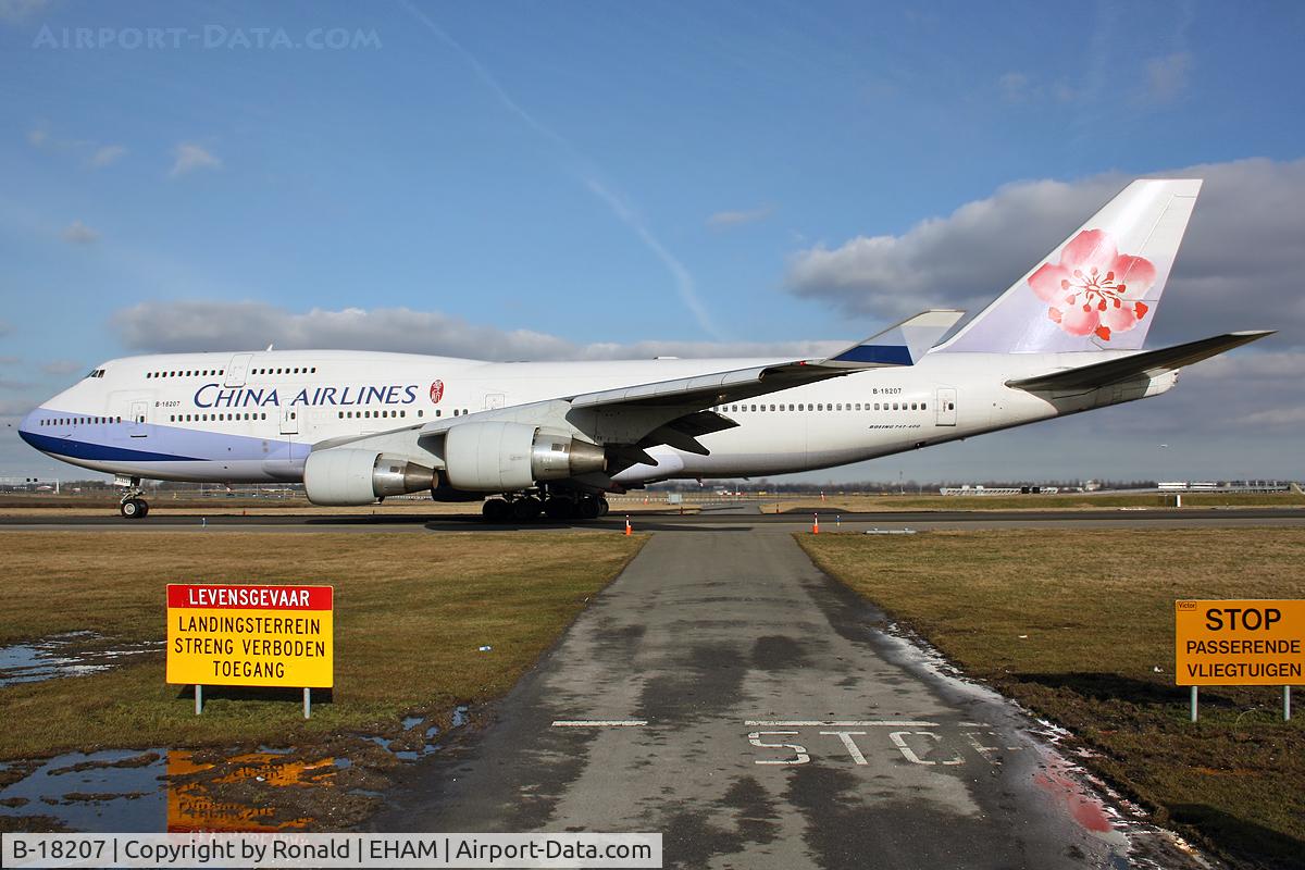 B-18207, Boeing 747-409 C/N 29219, at spl