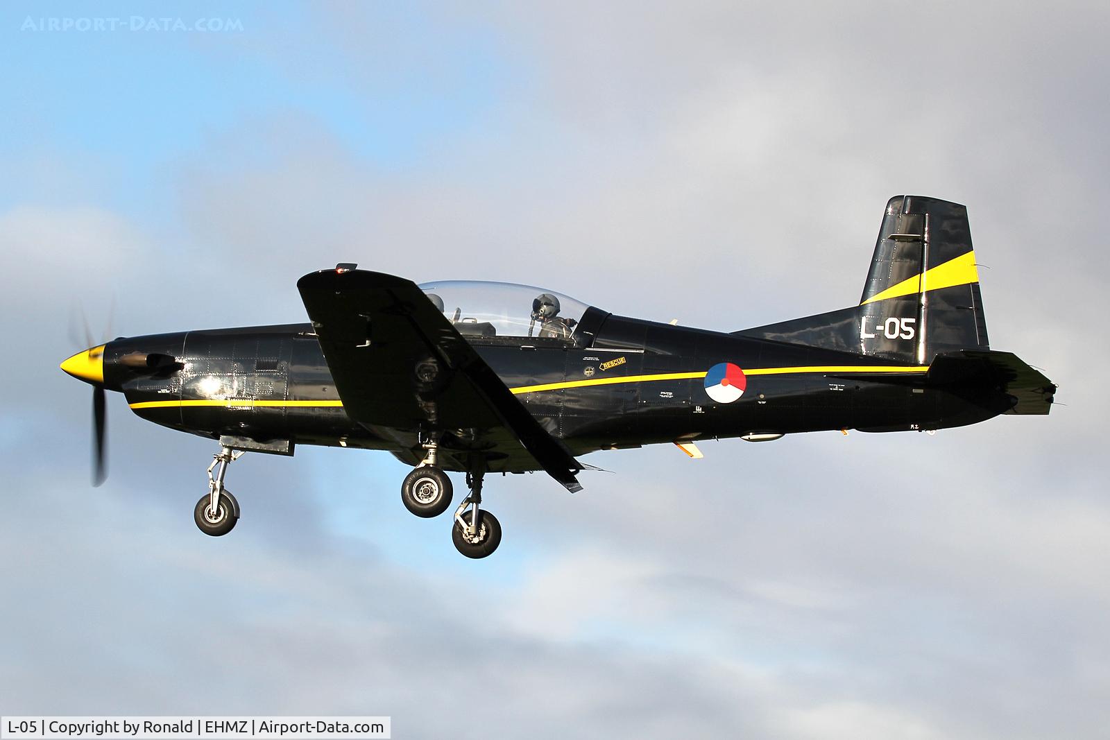 L-05, Pilatus PC-7 Turbo Trainer C/N 542, at ehmz