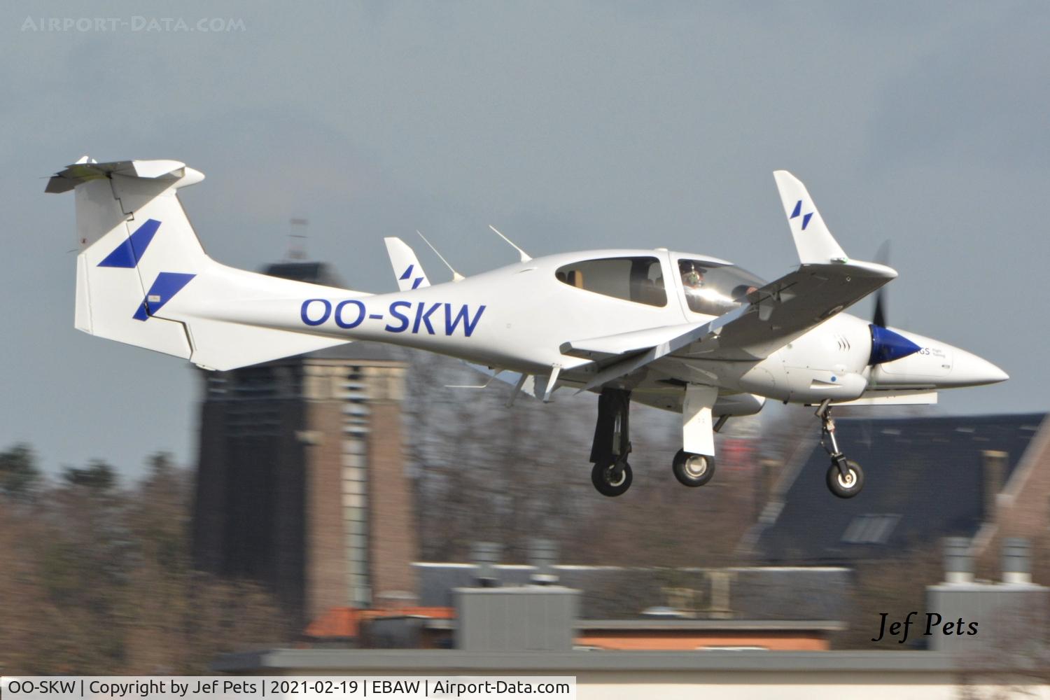 OO-SKW, Diamond DA-42 Twin Star C/N 42.215, New color scheme for Skywings OO-SKW.