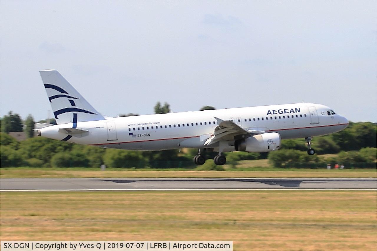 SX-DGN, 2006 Airbus A320-232 C/N 2828, Airbus A320-232, Landing rwy 07R, Brest-Bretagne airport (LFRB-BES)