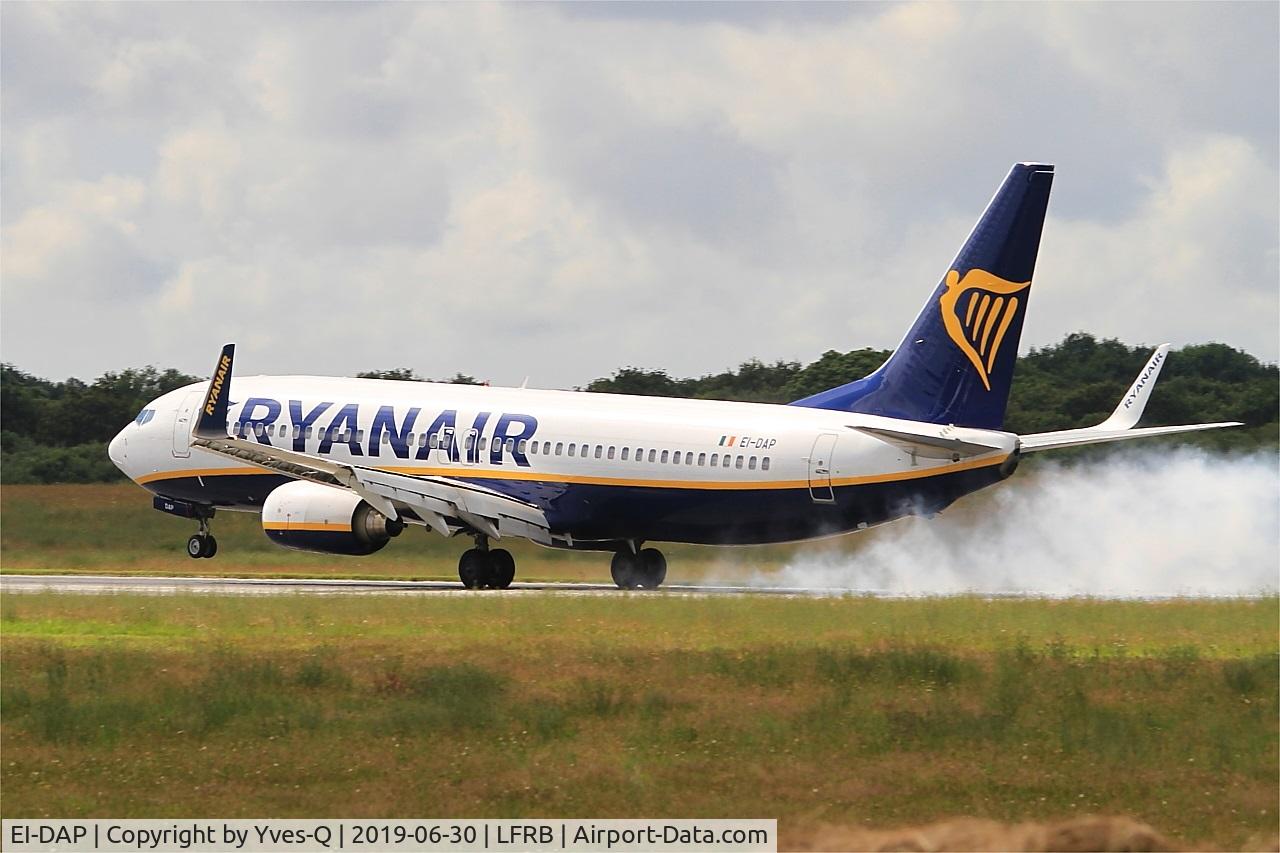 EI-DAP, 2003 Boeing 737-8AS C/N 33551, Boeing 737-8AS, Landing rwy 25L, Brest-Bretagne airport (LFRB-BES)