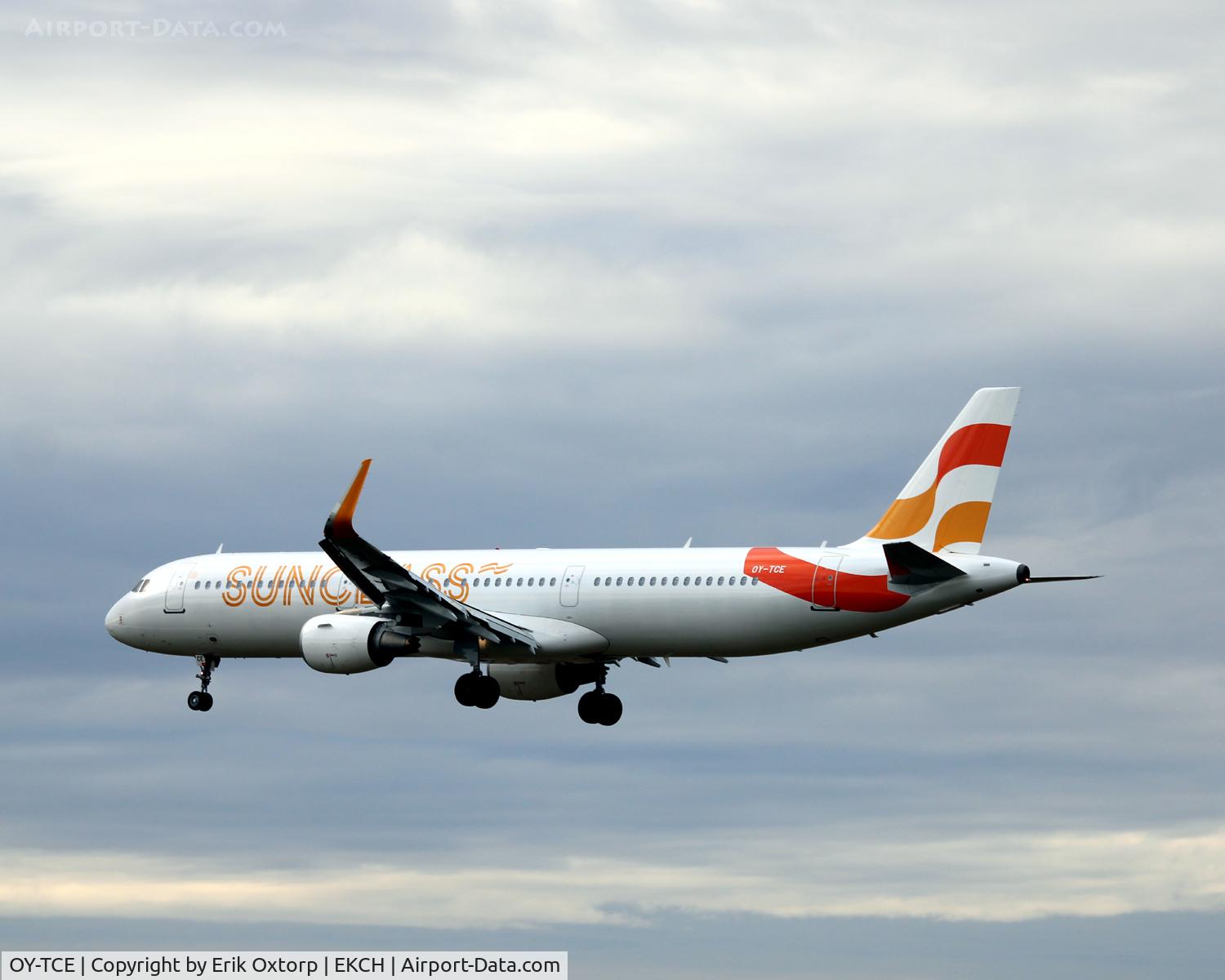 OY-TCE, 2014 Airbus A321-211 C/N 6342, OY-TCE landing rw 22L