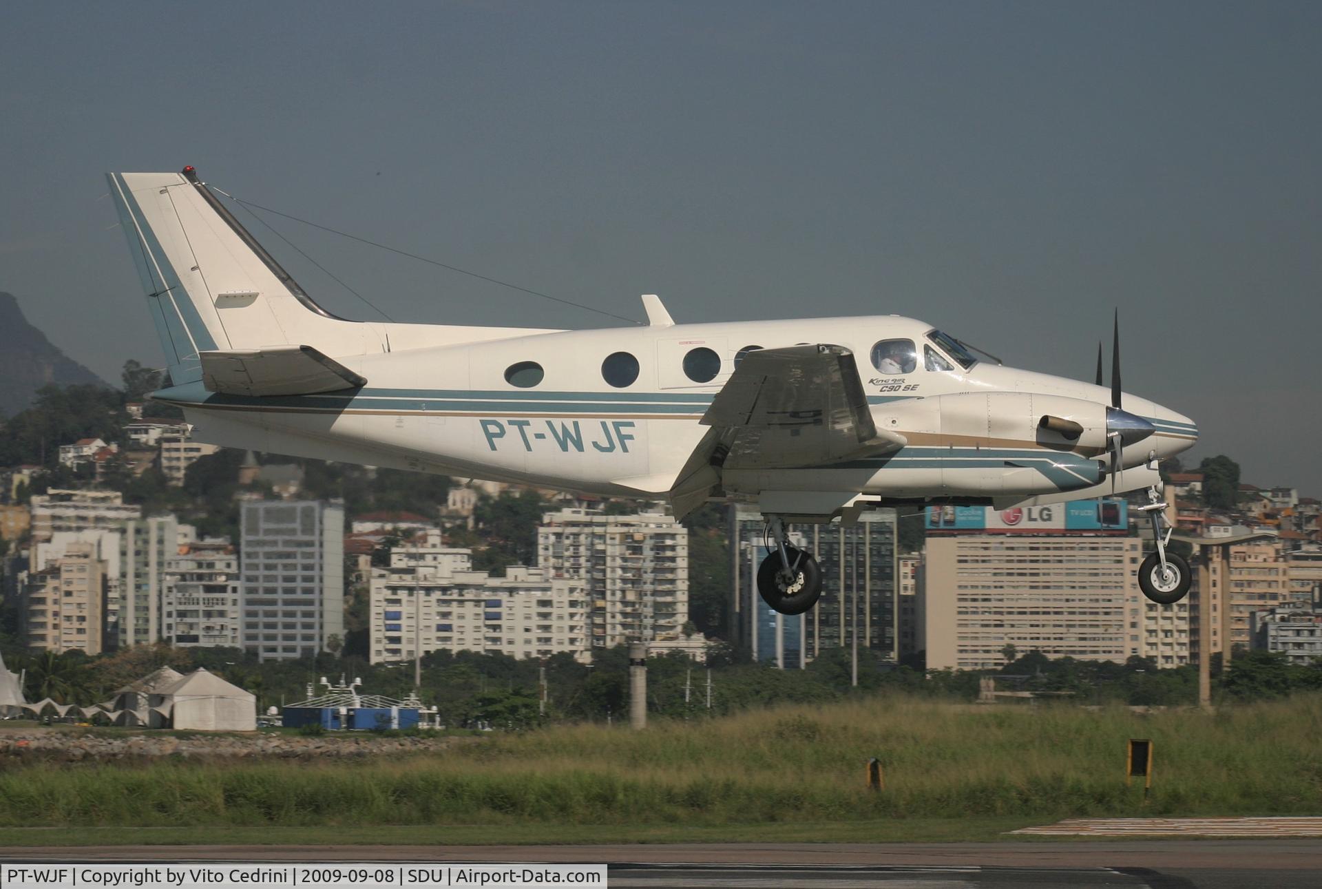 PT-WJF, 1994 Beech C90A King Air King Air C/N LJ-1386, Landing at RIO-SDU 08.09.2009