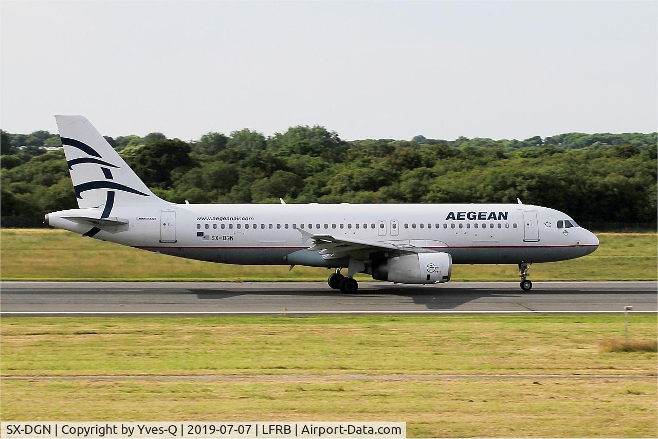SX-DGN, 2006 Airbus A320-232 C/N 2828, Airbus A320-232, Take off run rwy 07R, Brest-Bretagne airport (LFRB-BES)