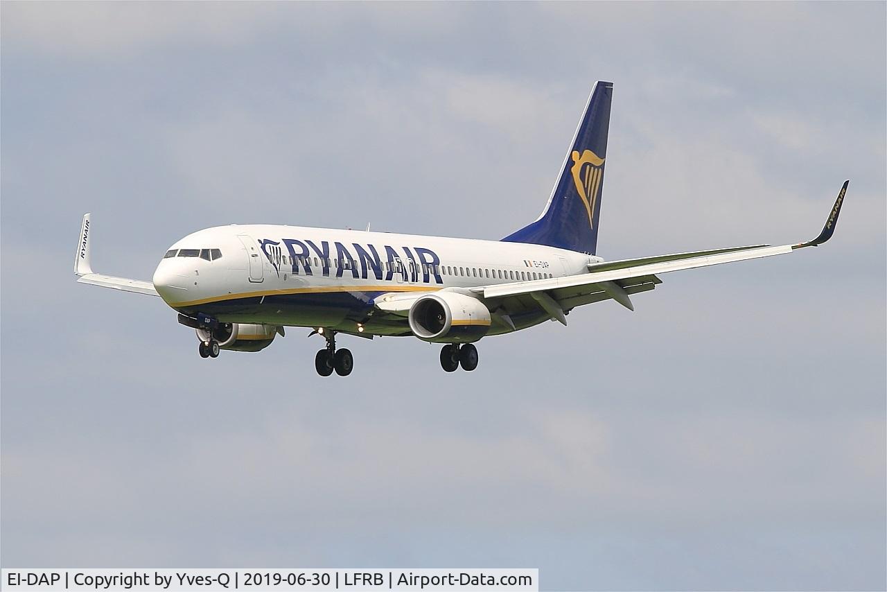 EI-DAP, 2003 Boeing 737-8AS C/N 33551, Boeing 737-8AS, Short approach rwy 25L, Brest-Bretagne airport (LFRB-BES)